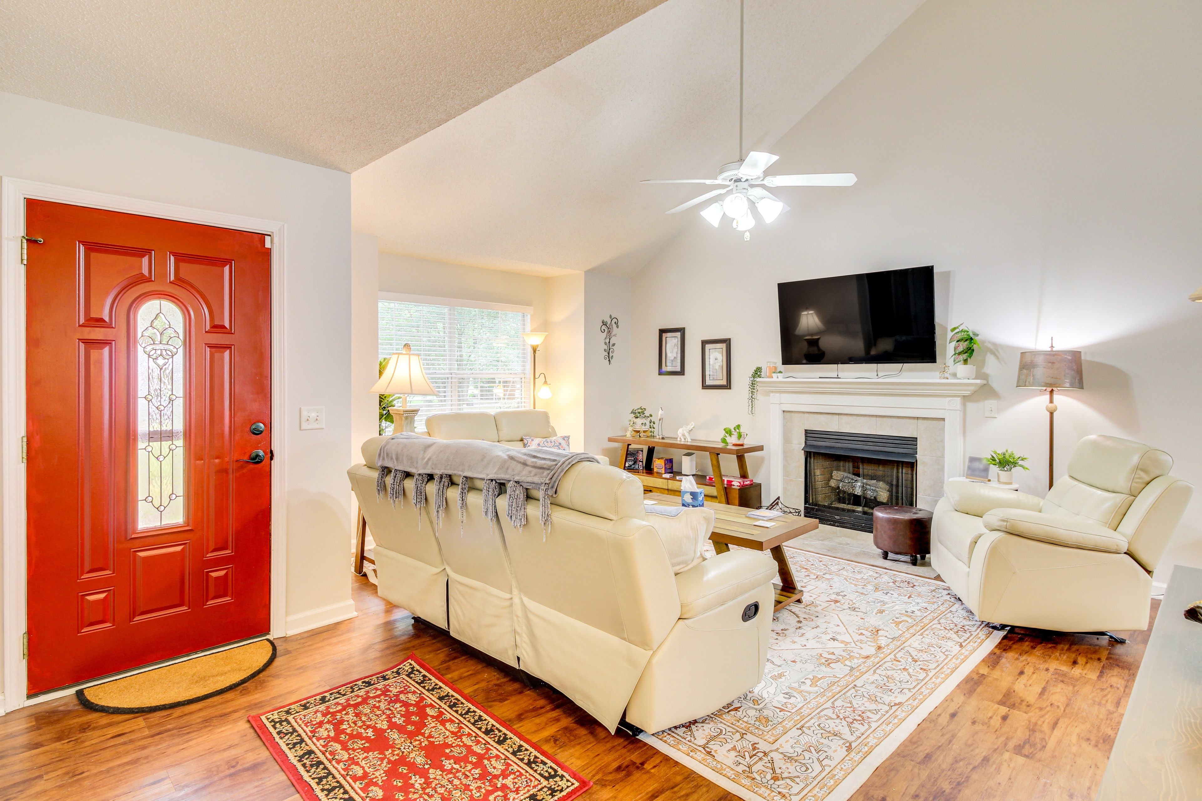 Living Room | Free WiFi | Smart TV