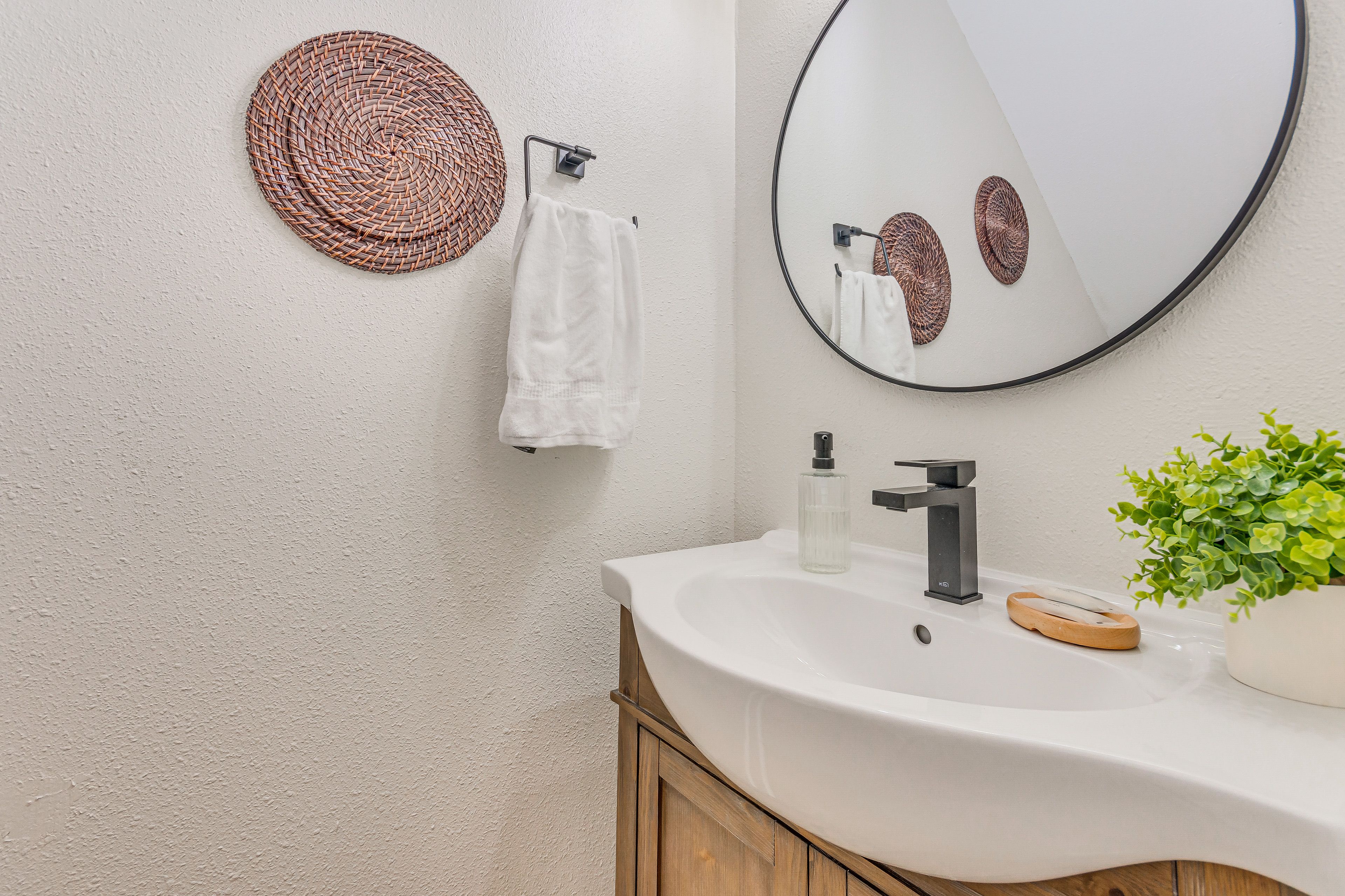 Half Bathroom | 1st Floor