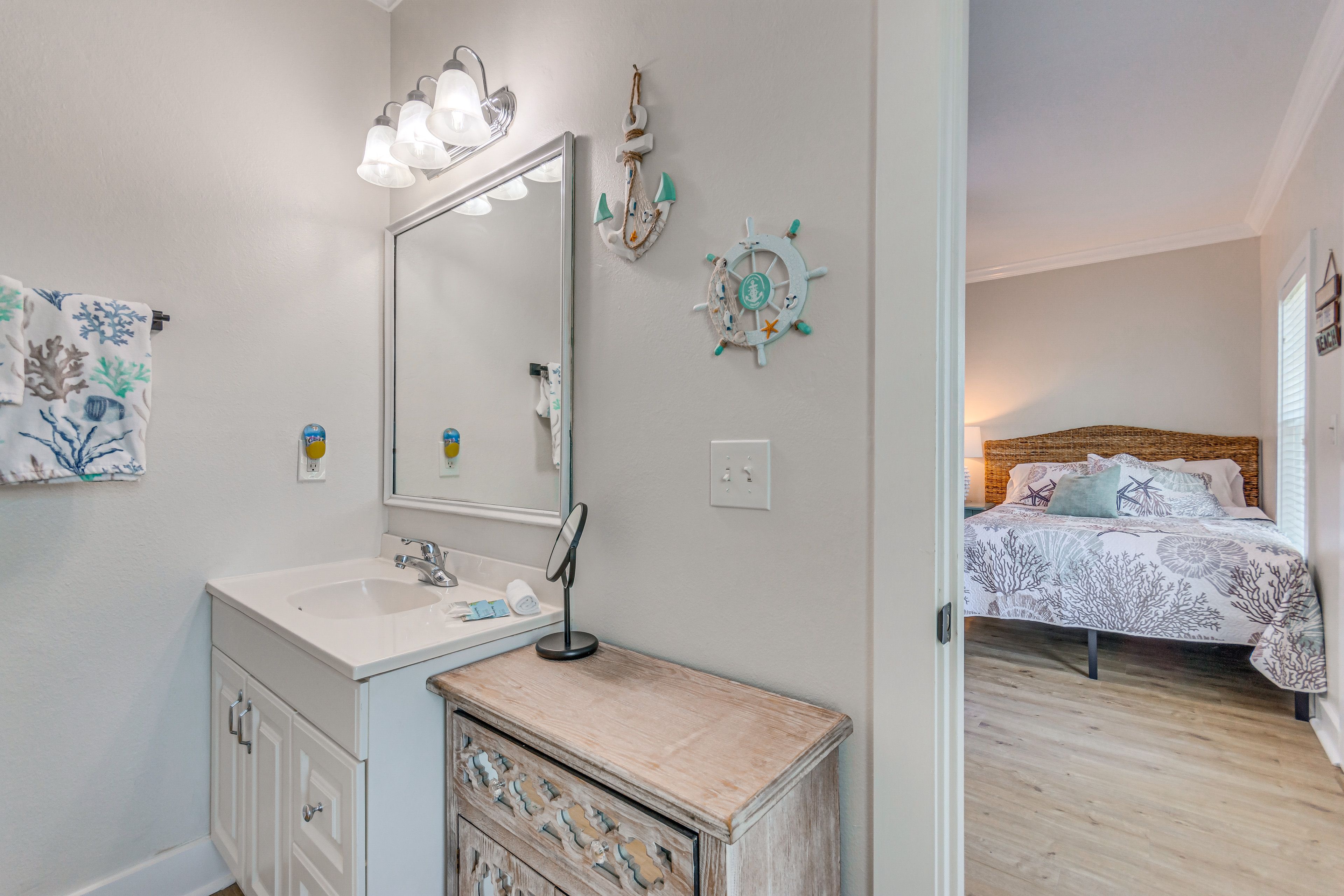 Full Bathroom | 2nd Floor