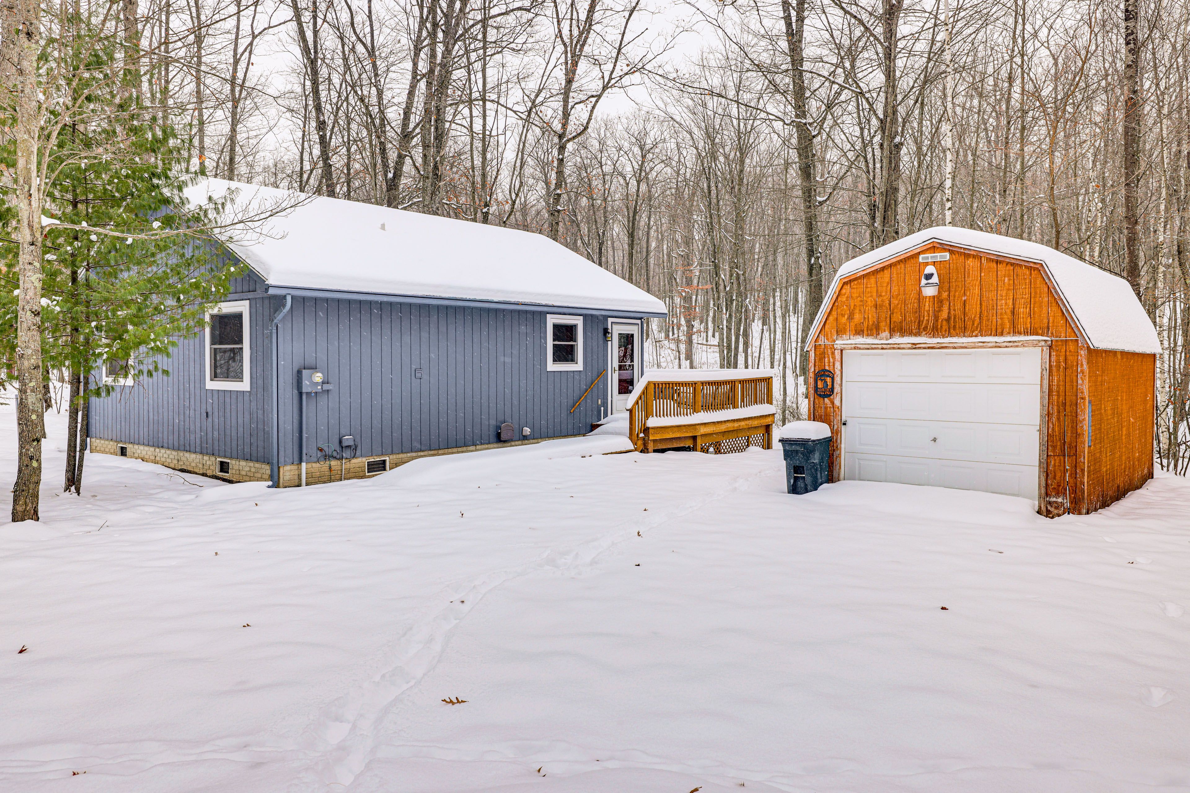 Parking | Gravel Driveway (3 Vehicles)