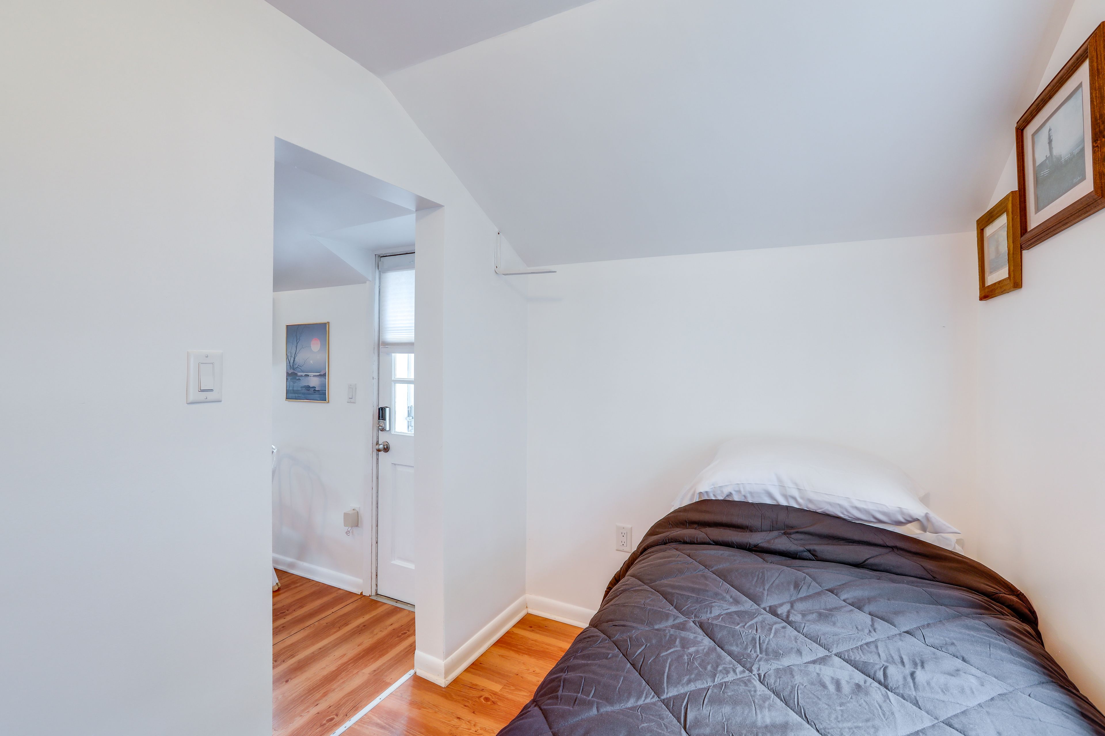 Bedroom | Twin Bed