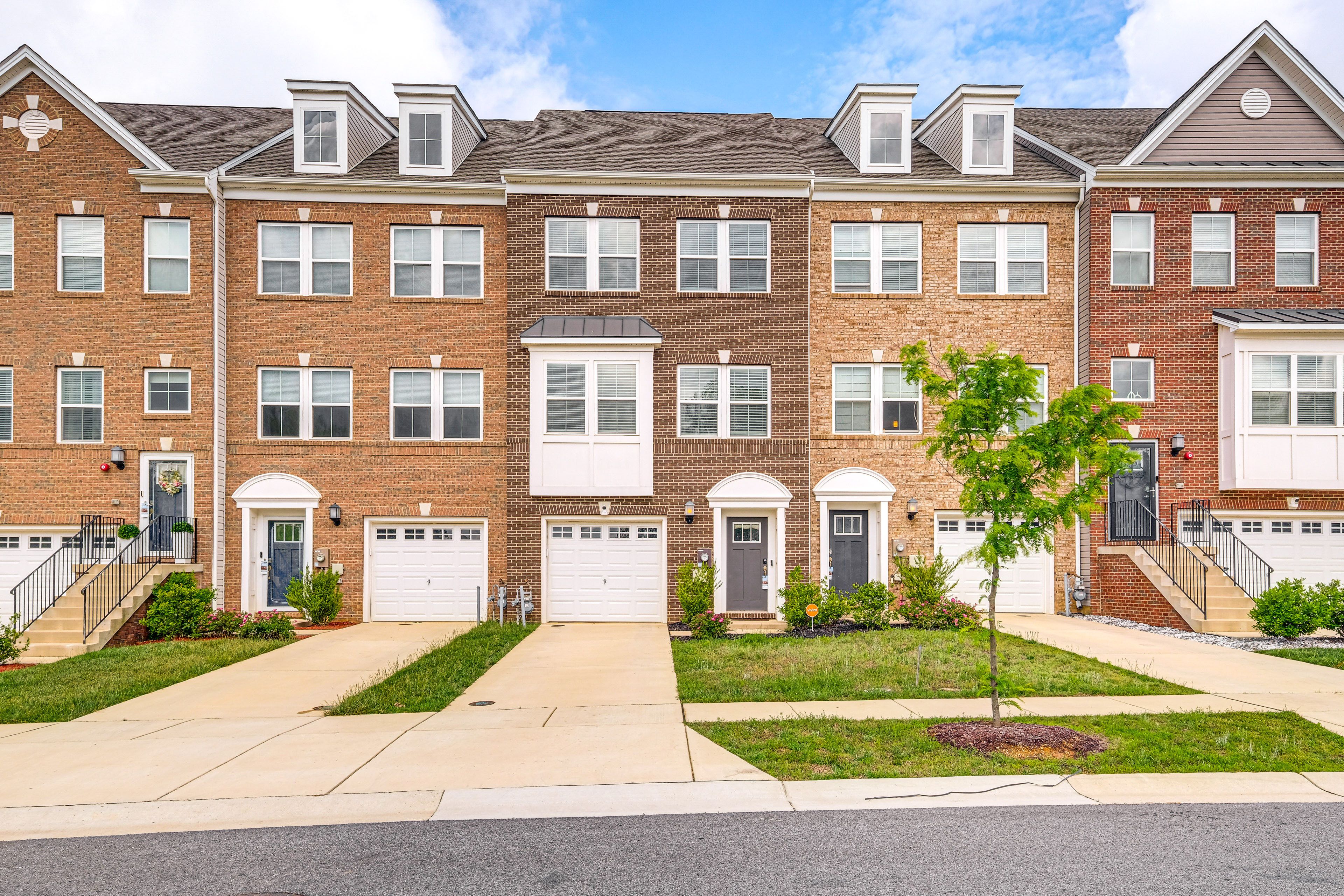 White Plains Vacation Rental | 3BR | 3.5BA | 2 Steps to Enter | 2,800 Sq Ft