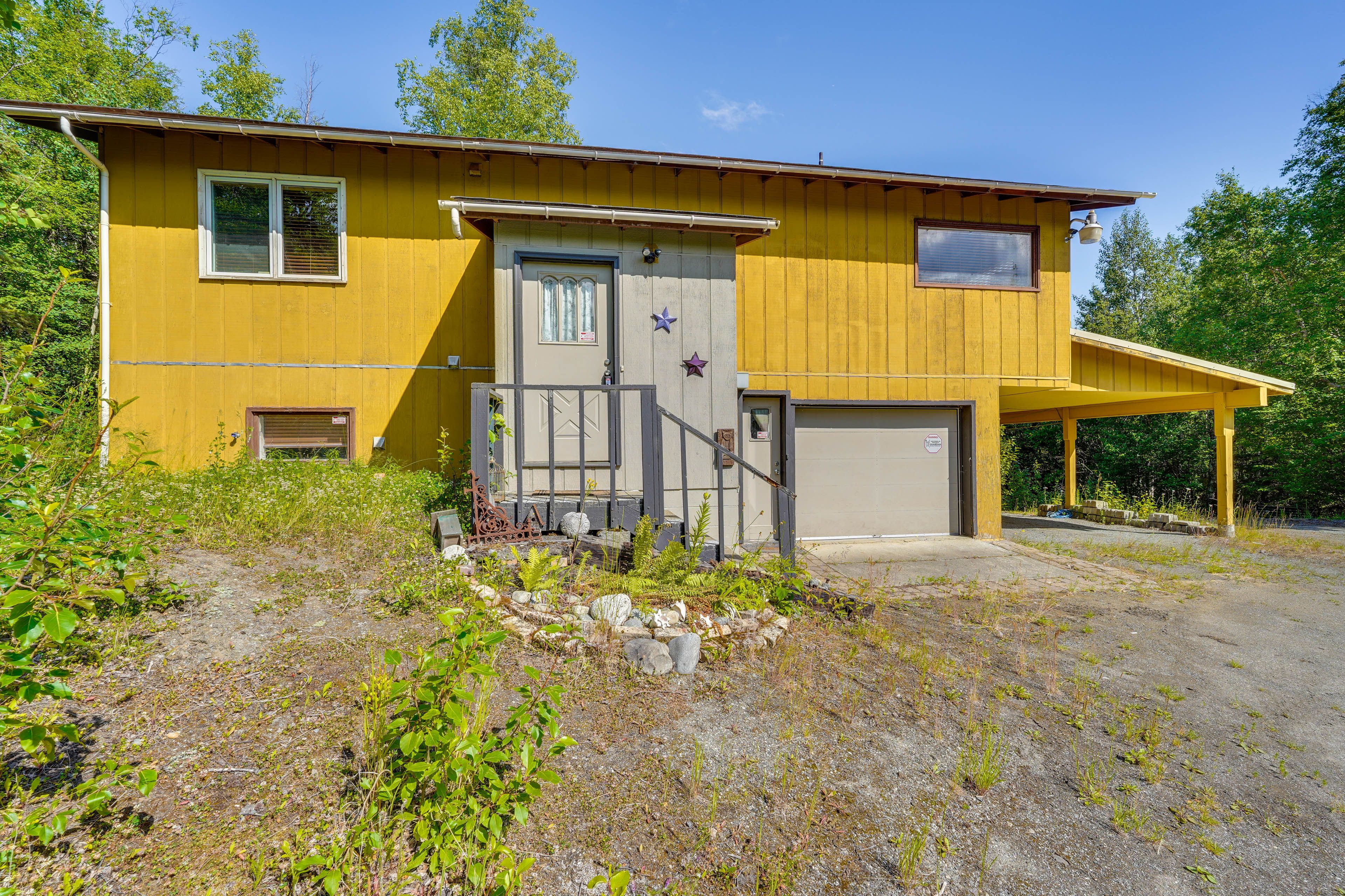 House Exterior | Parking | Carport (1 Vehicle) | Driveway (2 Vehicles)