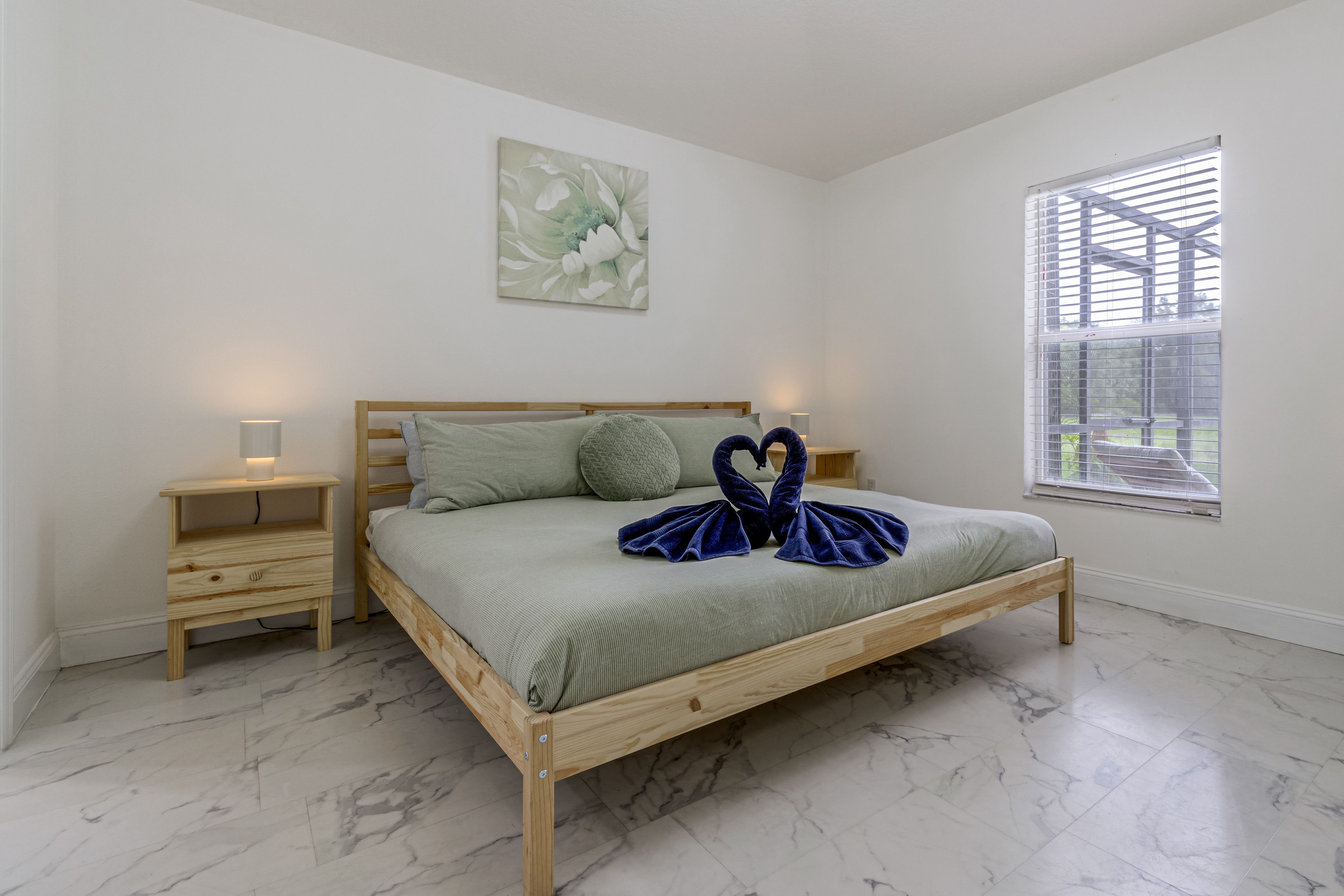 Bedroom 1 | King Bed