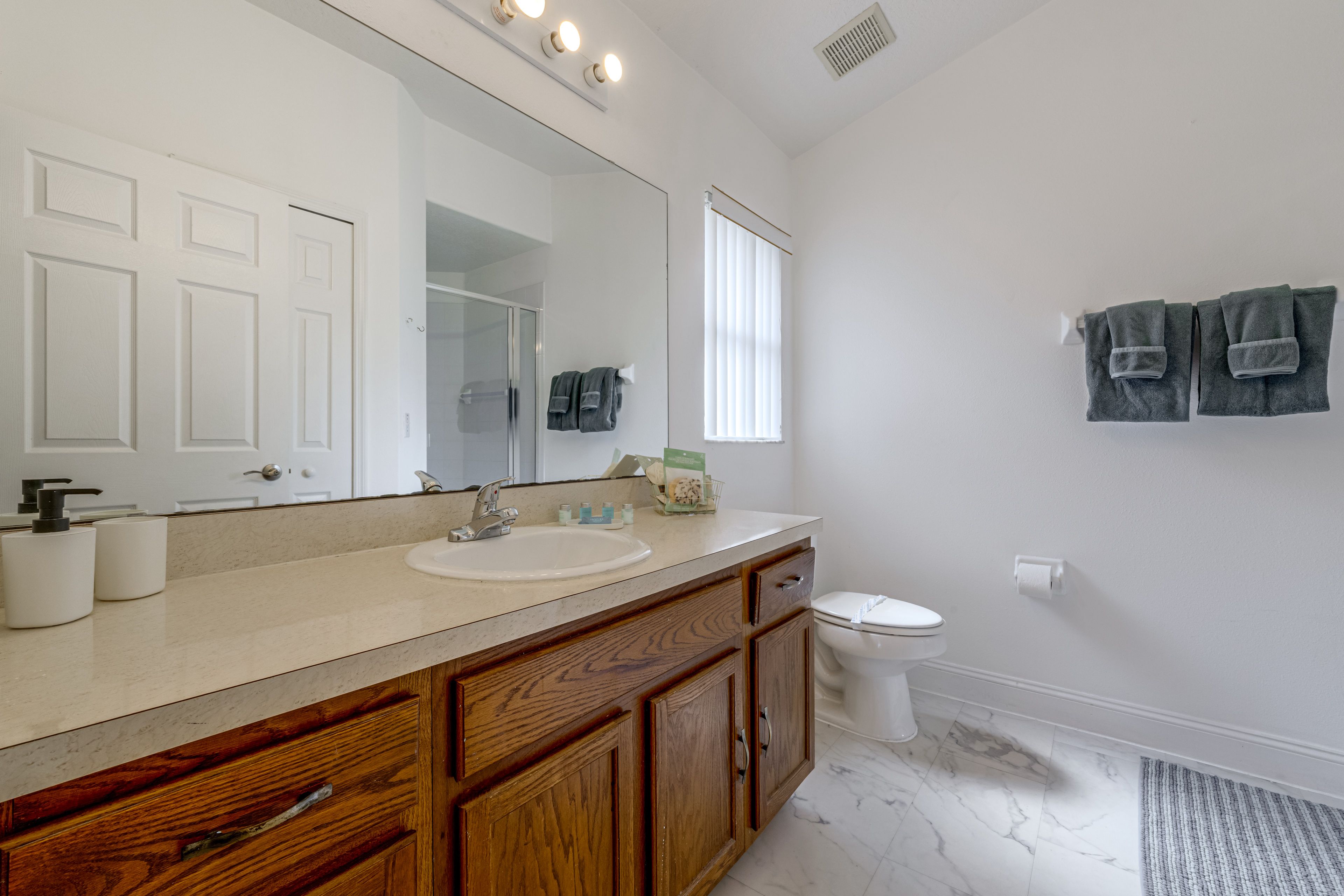 Full Bathroom