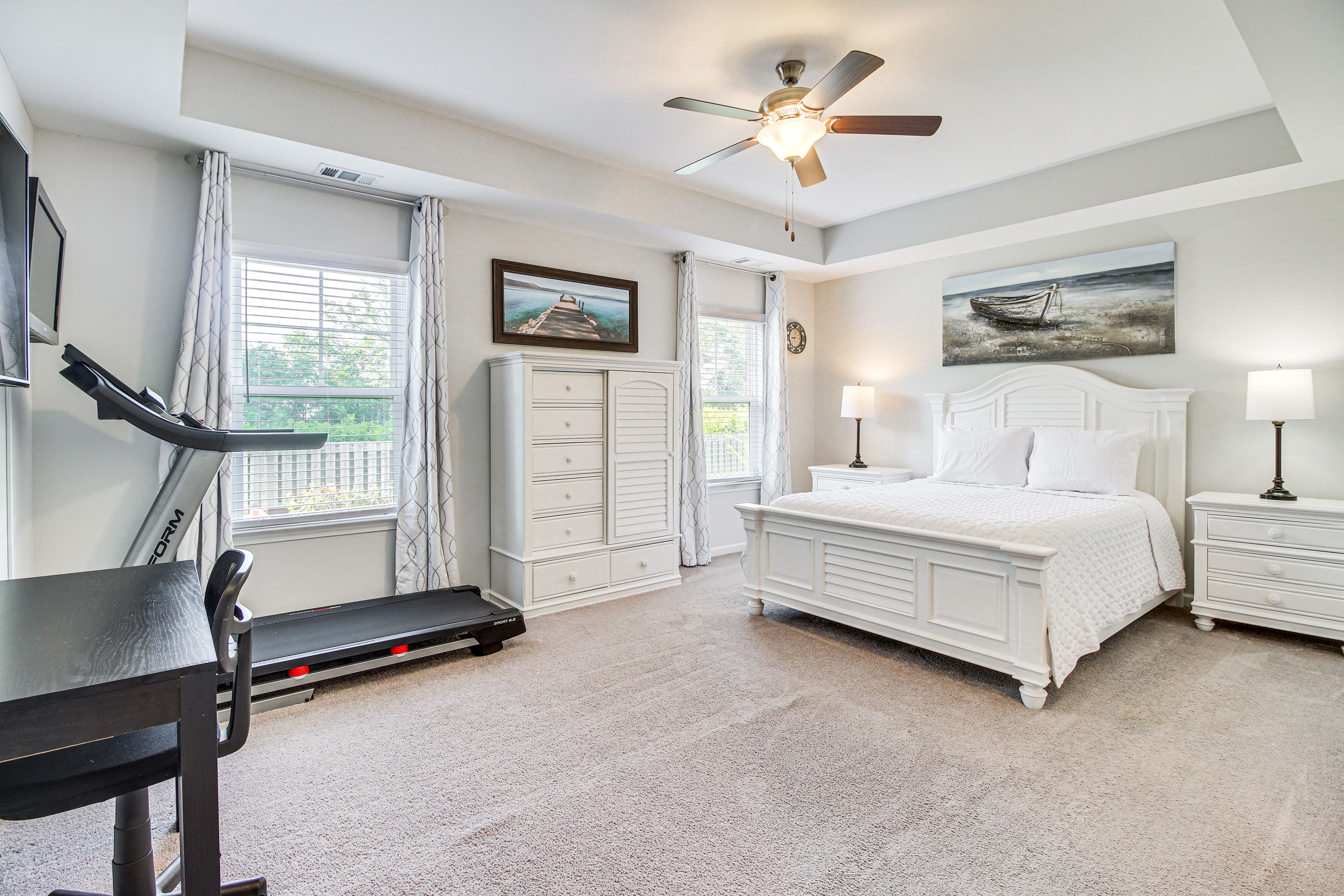 Bedroom 1 | Queen Bed | Treadmill | Smart TV | Linens Provided