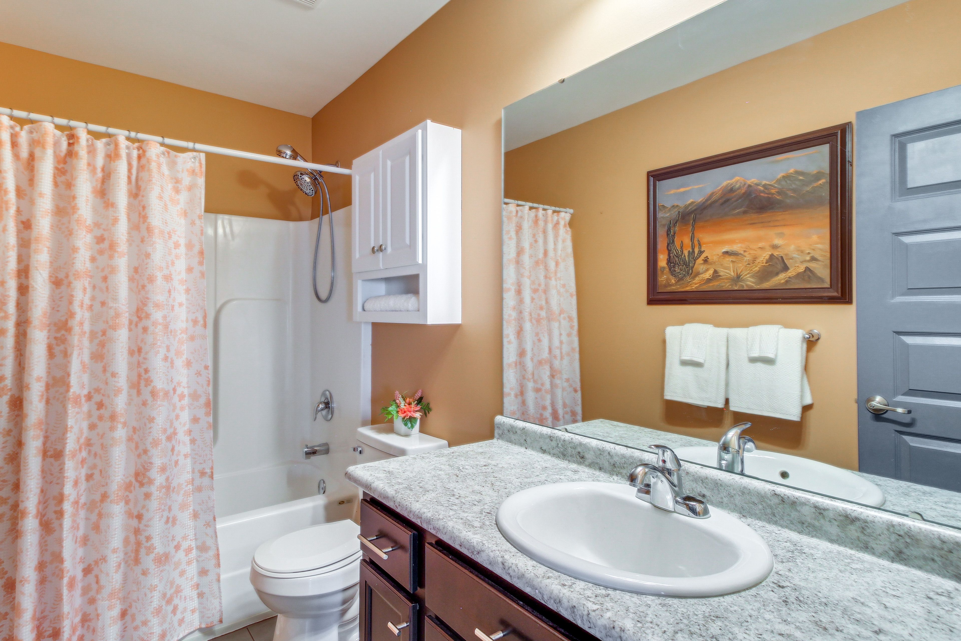 Full Bathroom | Complimentary Toiletries