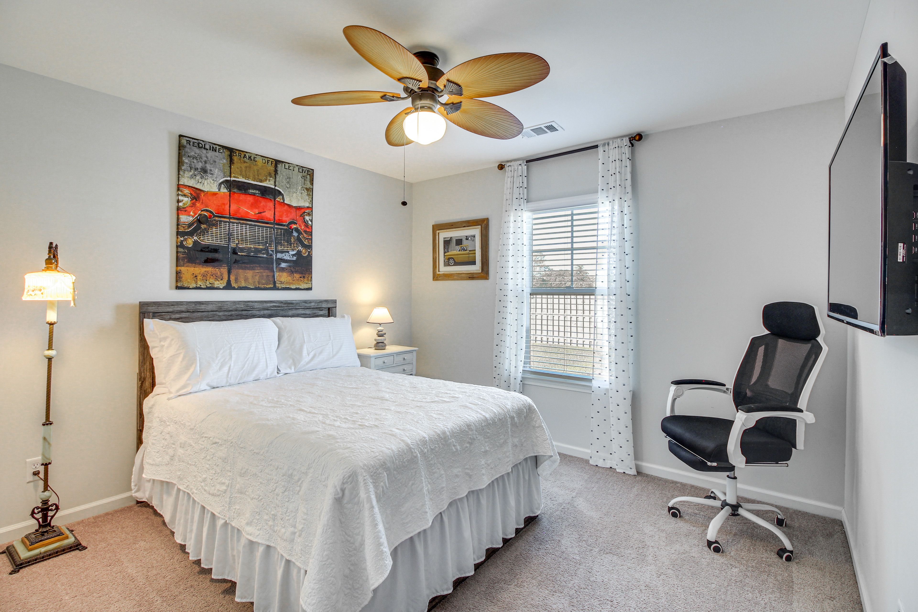 Bedroom 3 | Full Bed | Smart TV