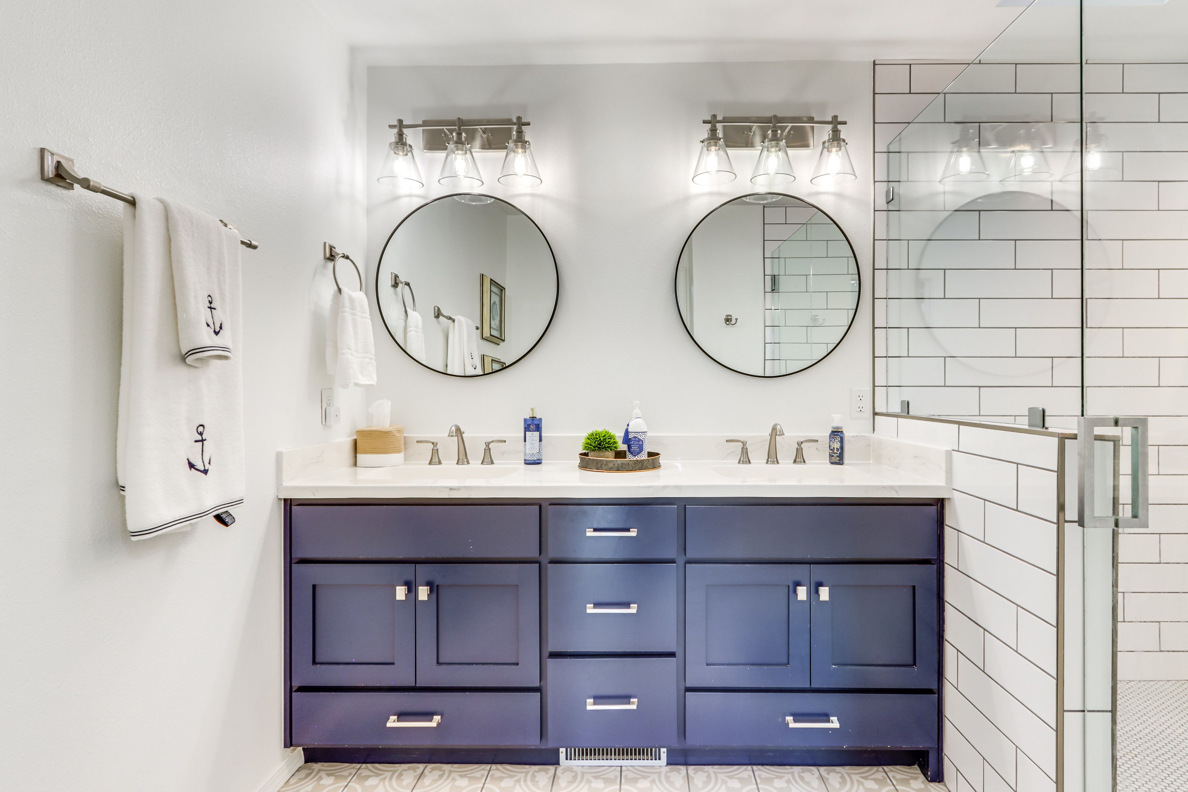 Full Bathroom | Towels Provided | 1st Floor