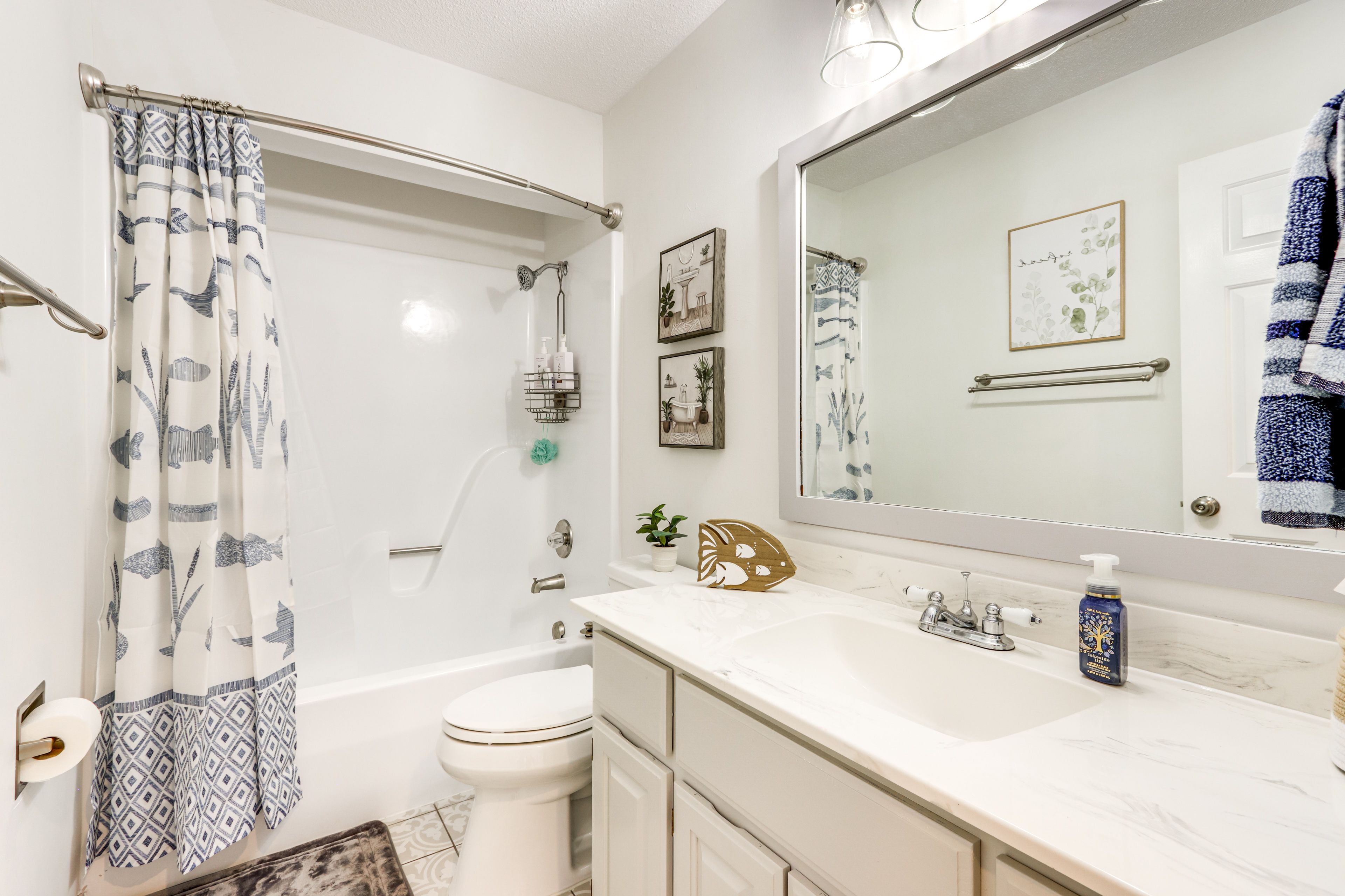 Full Bathroom | 2nd Floor
