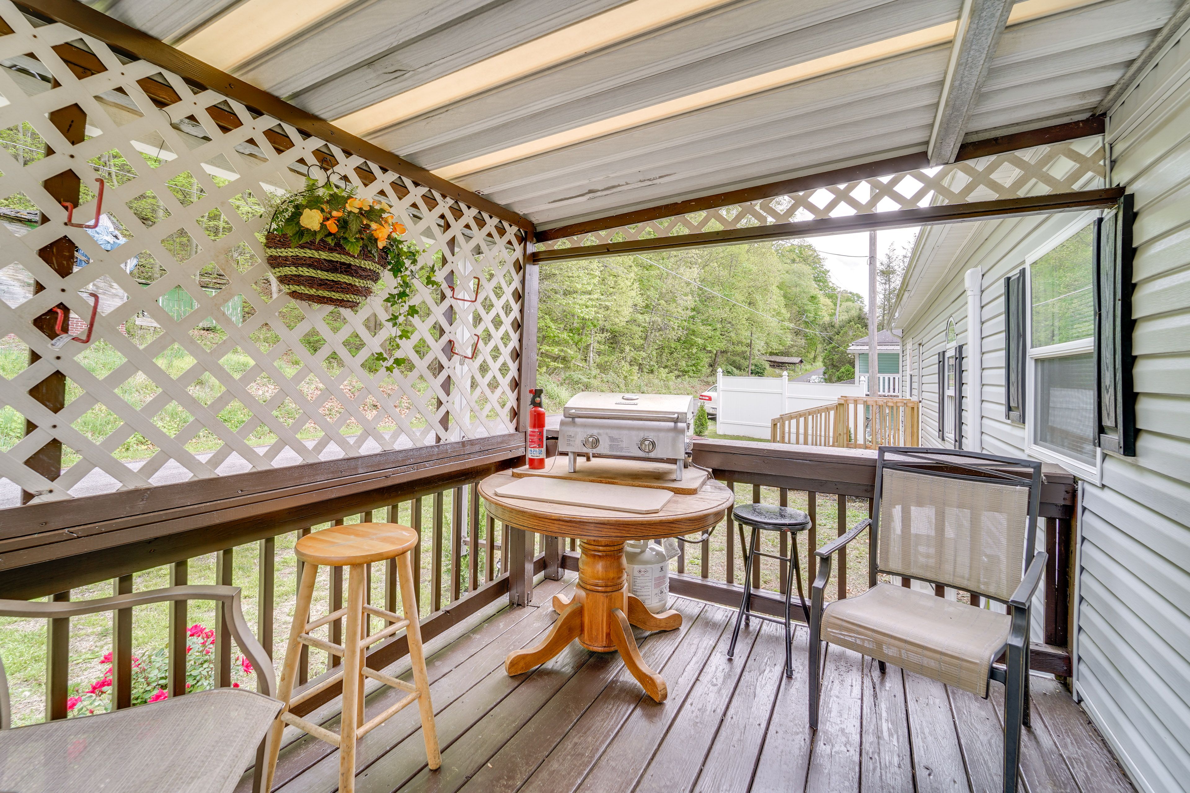 Deck | Outdoor Seating | Gas Grill