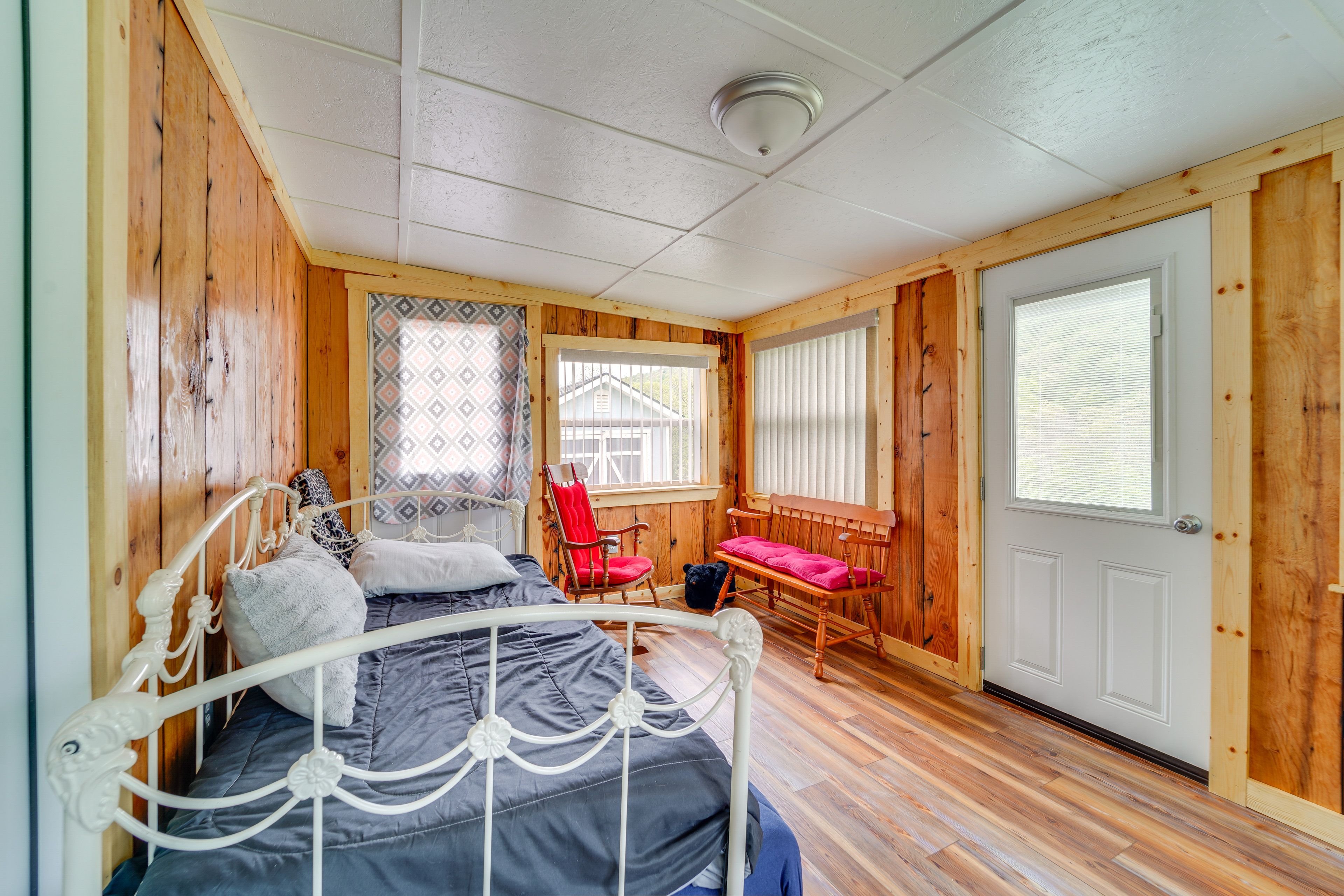 Sunroom | Twin Daybed w/ Twin Trundle Bed