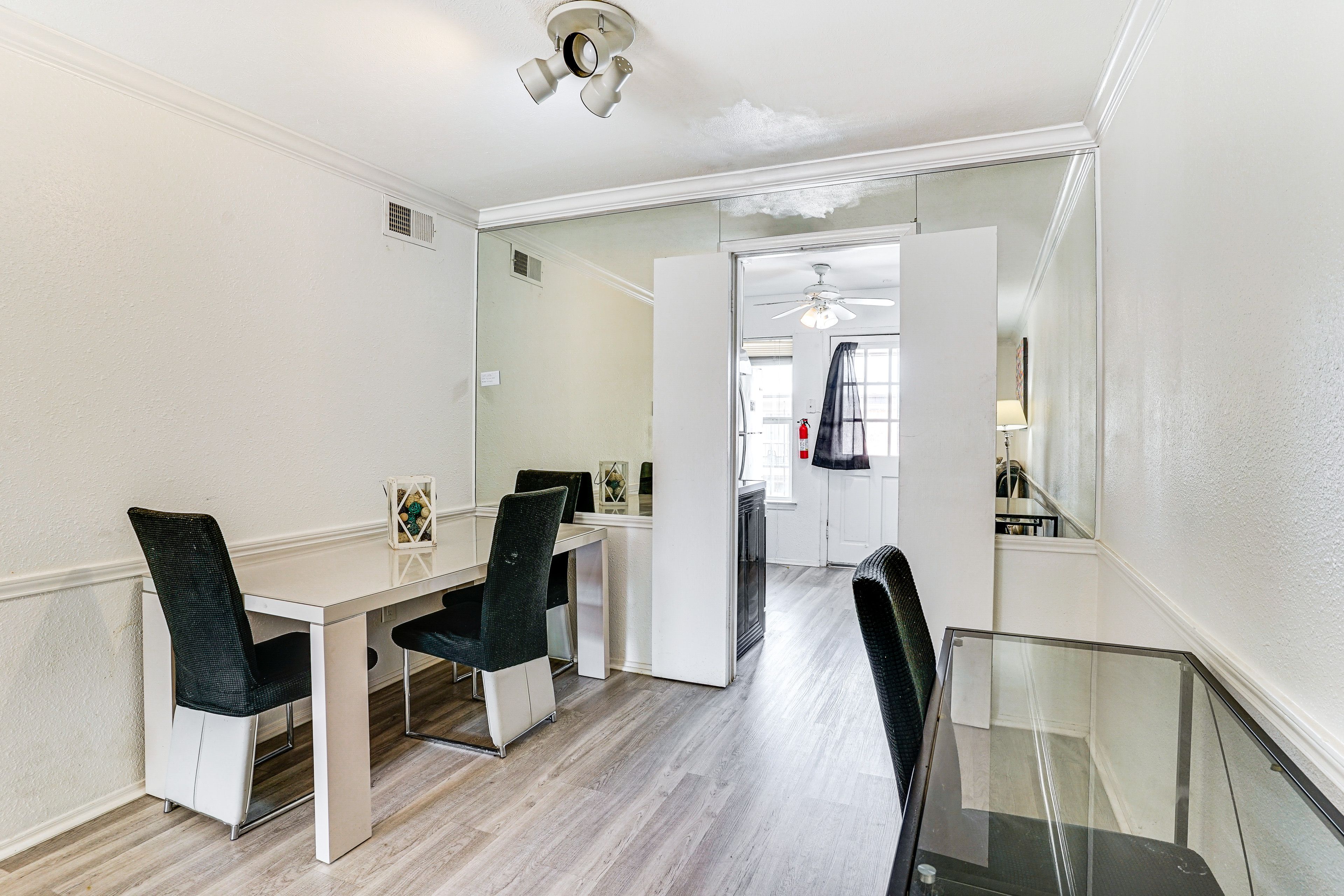 Dining Area | Dishware & Flatware