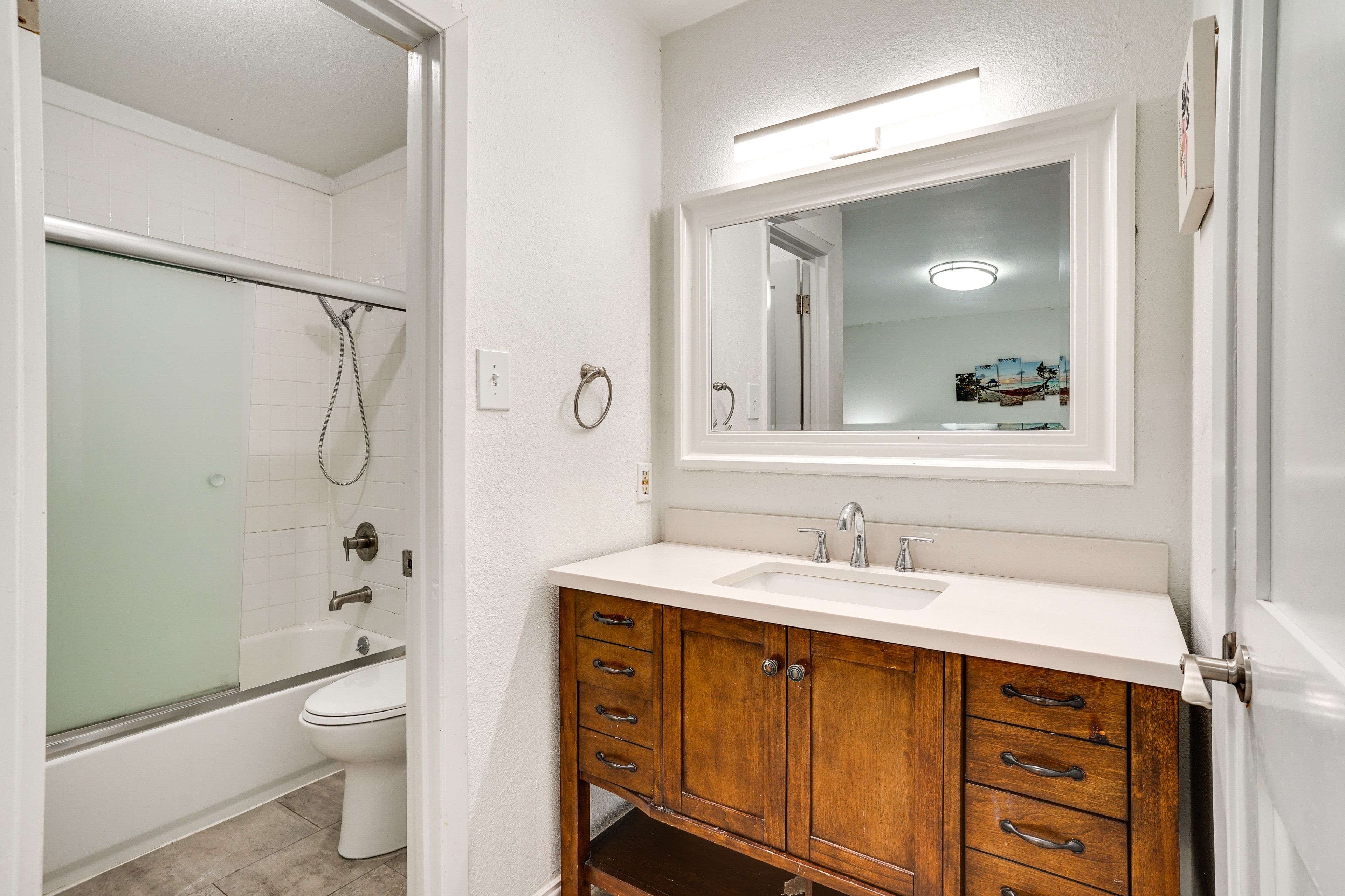 Full Bathroom | Linens & Towels Provided