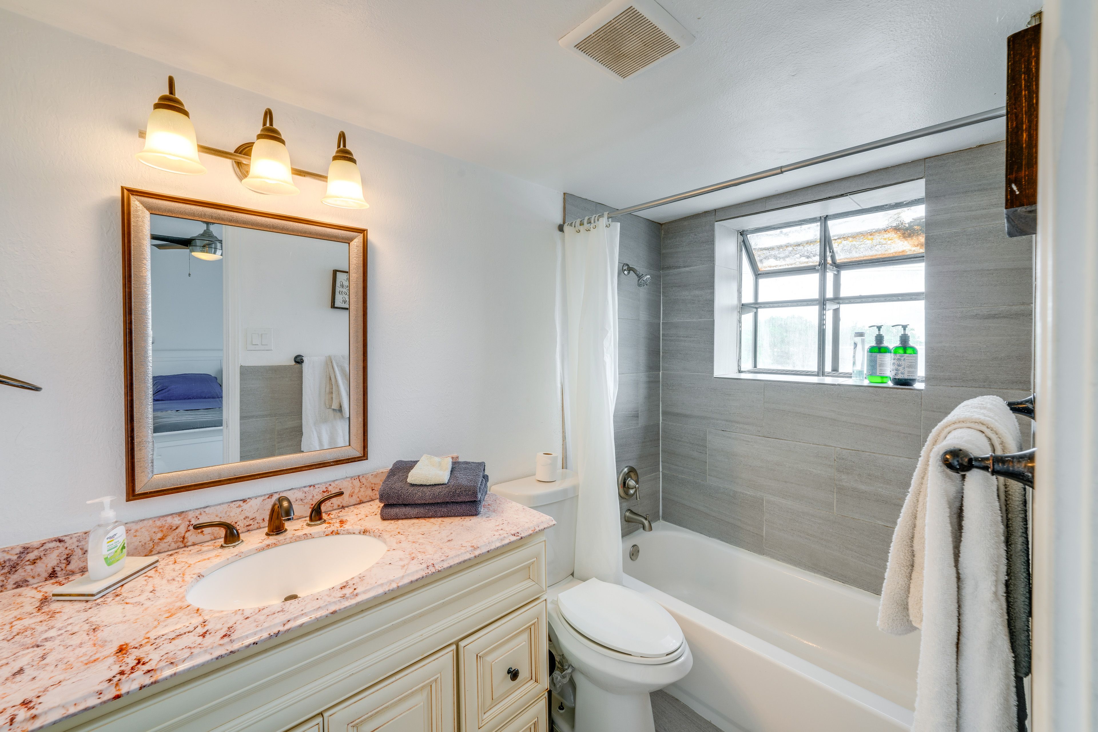 Bathroom | Towels Provided