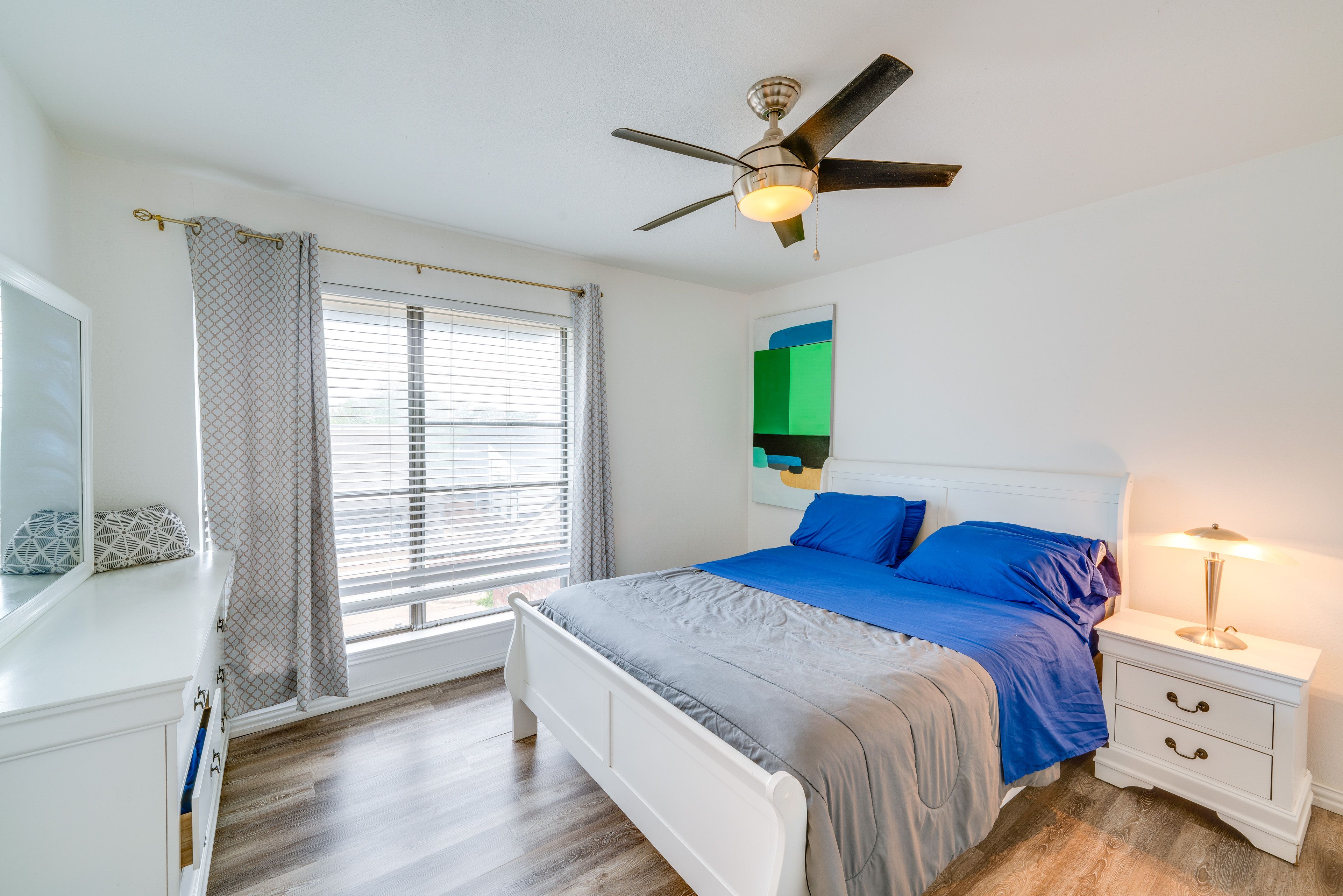 Bedroom 1 | Queen Bed