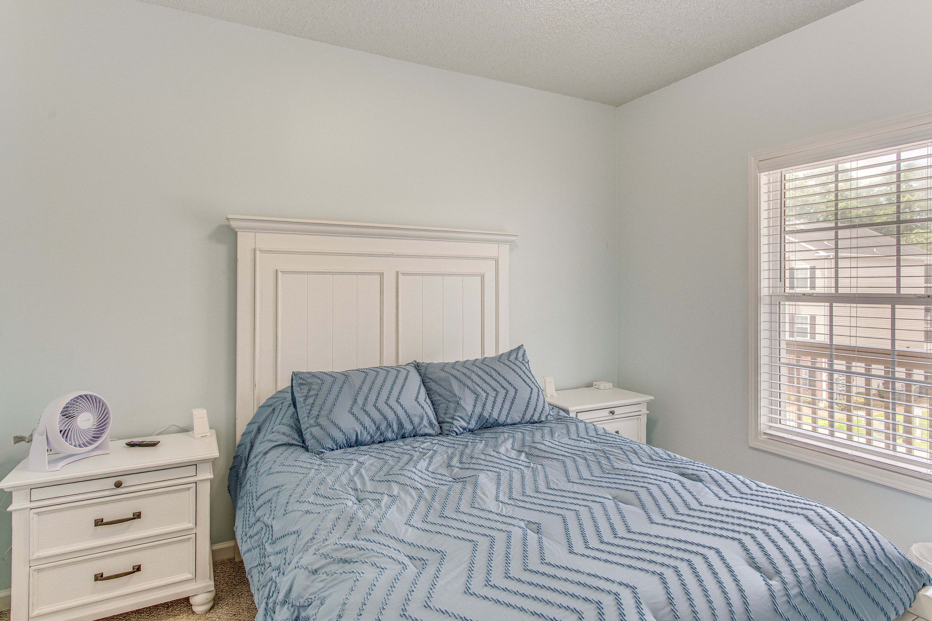Bedroom 2 | Queen Bed