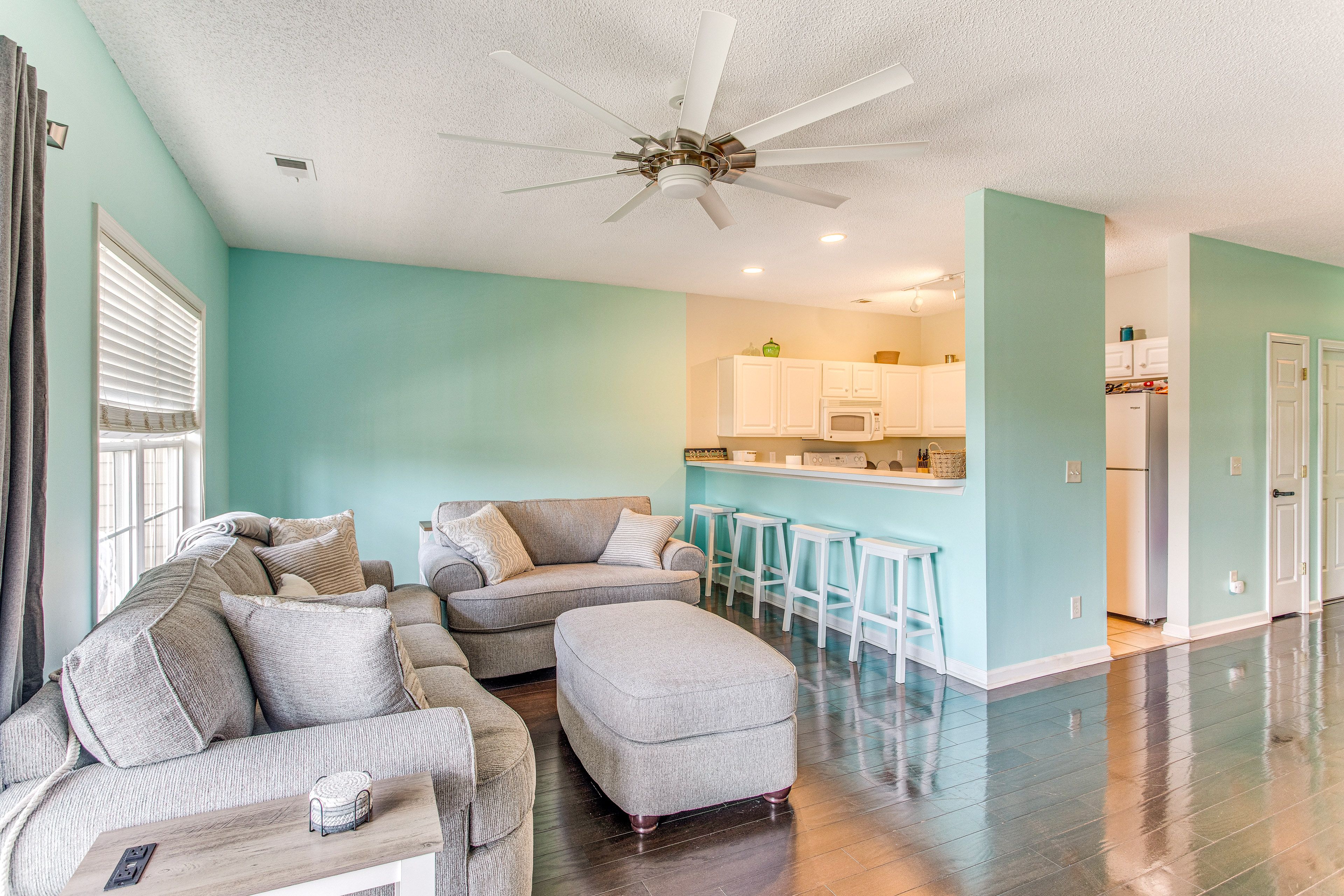 Living Room | Free WiFi | Smart TV