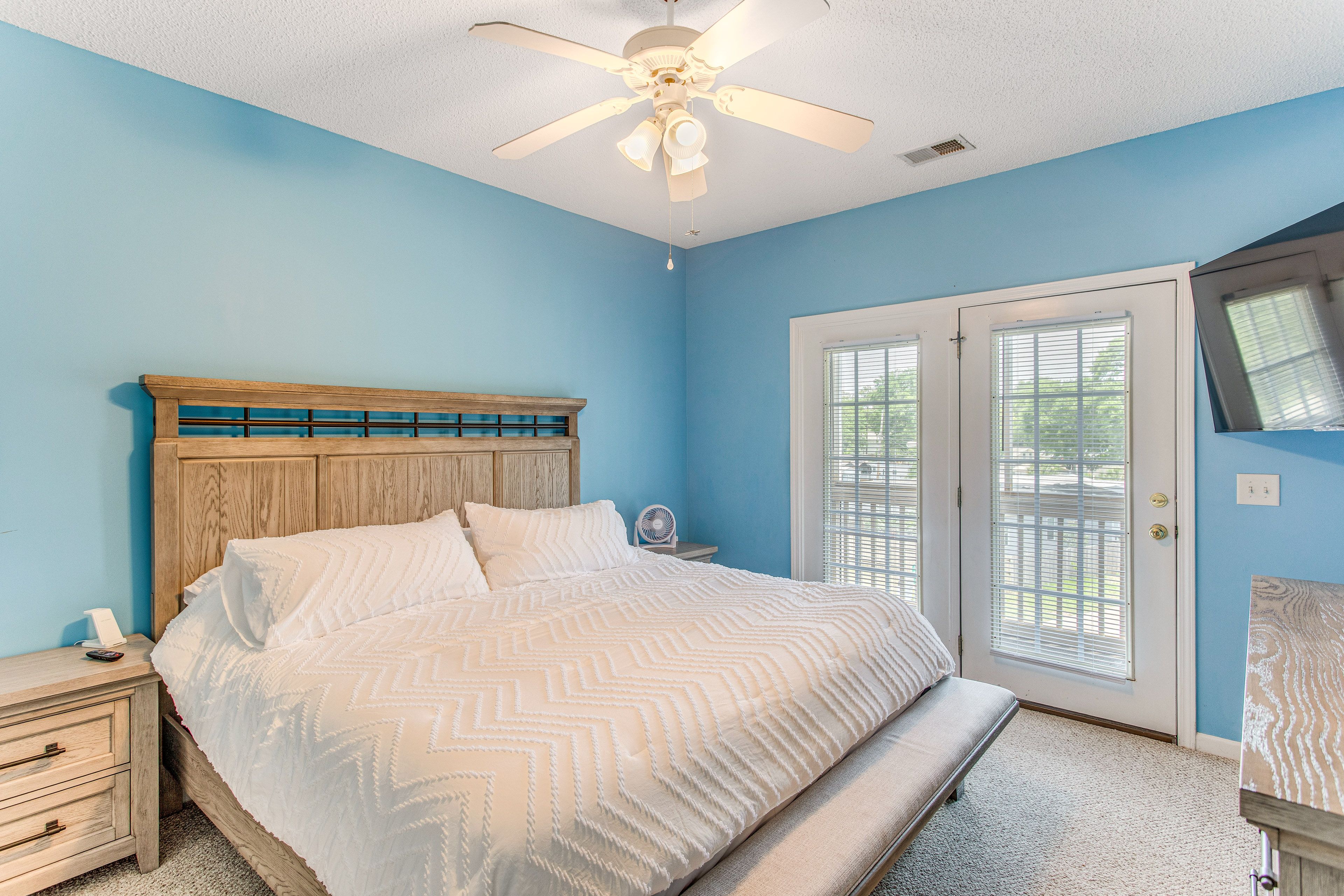 Bedroom 1 | King Bed | Linens Provided