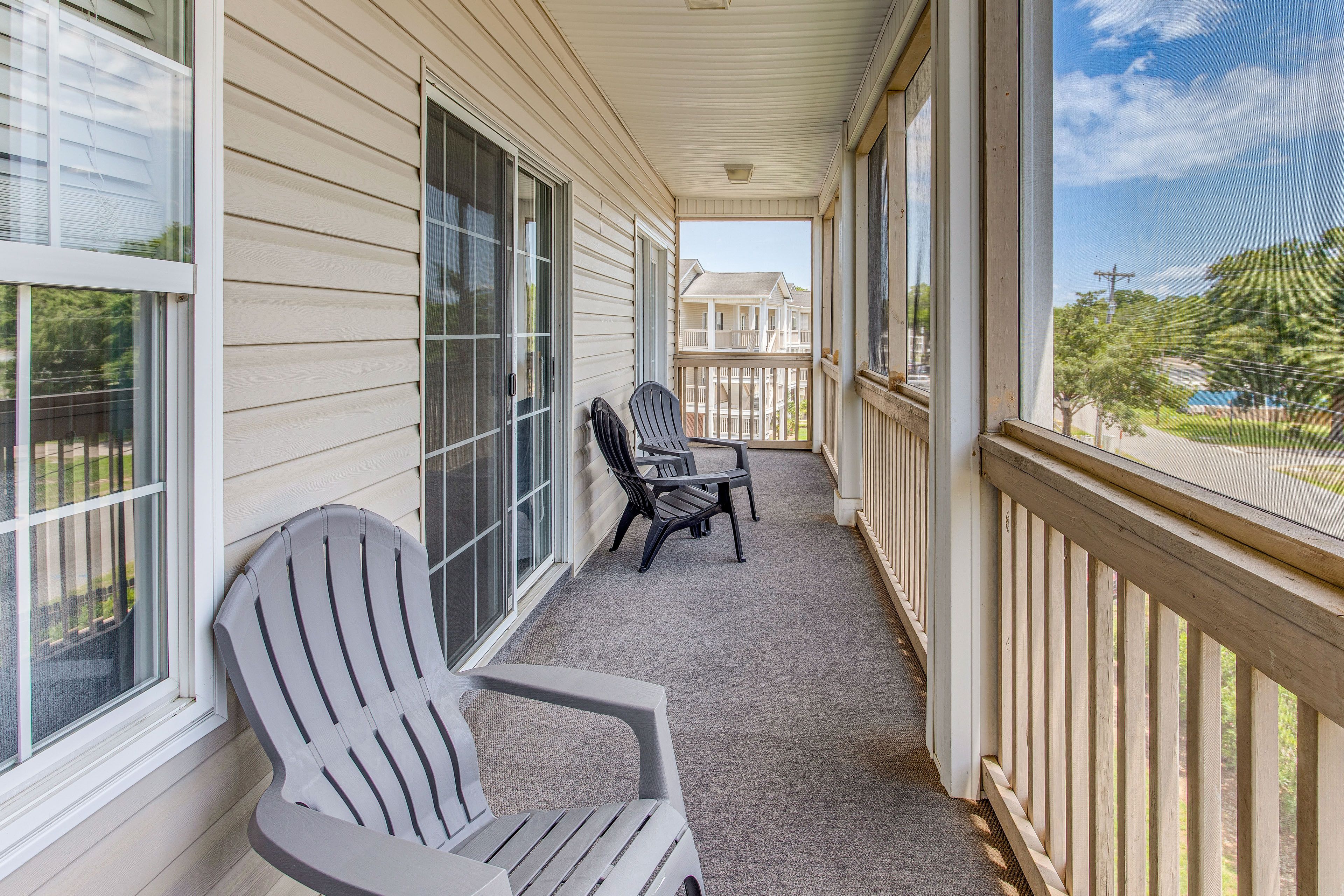Screened Balcony | Single-Story Condo