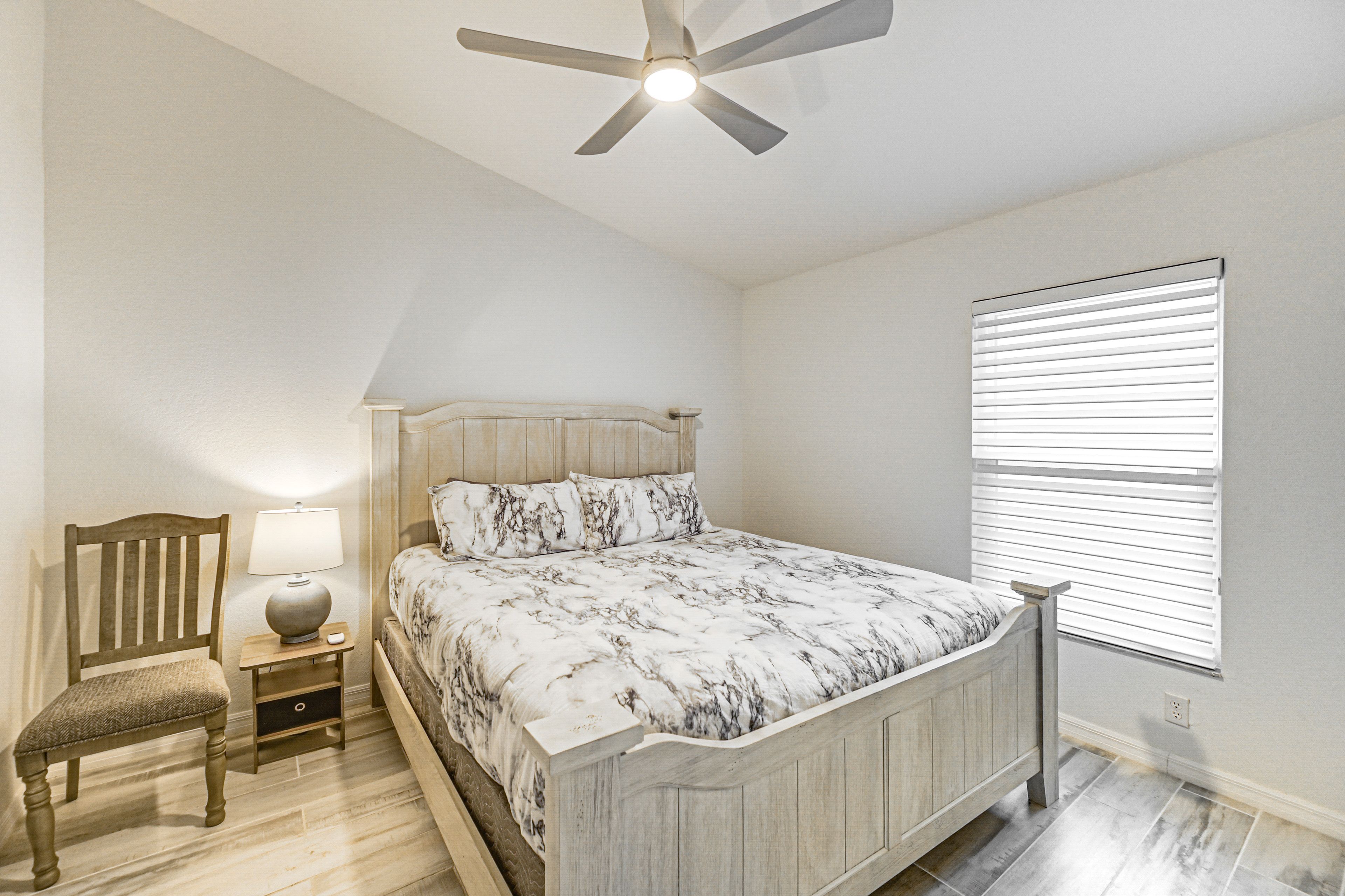Bedroom 3 | Queen Bed