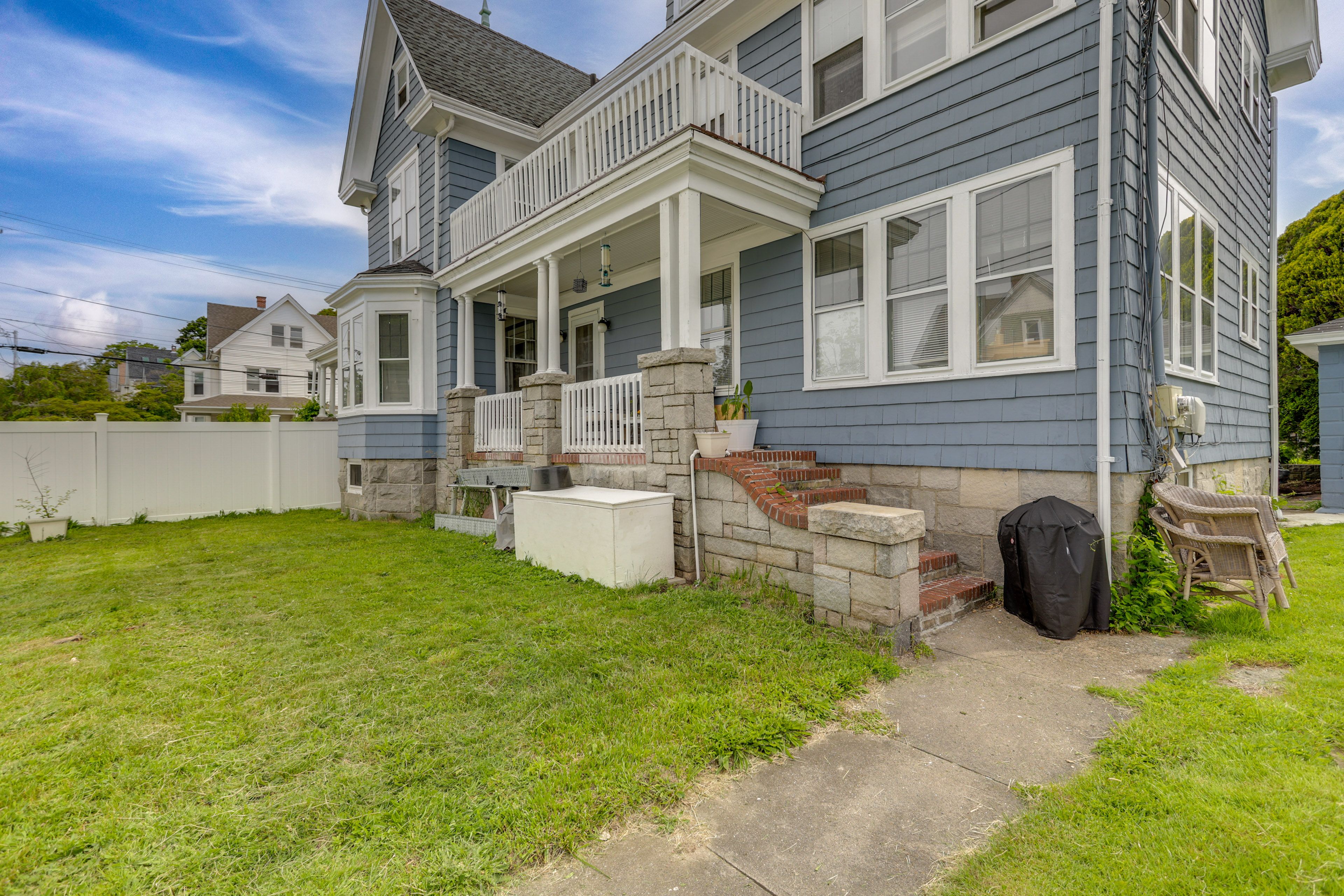 Apartment Exterior | Shared Backyard