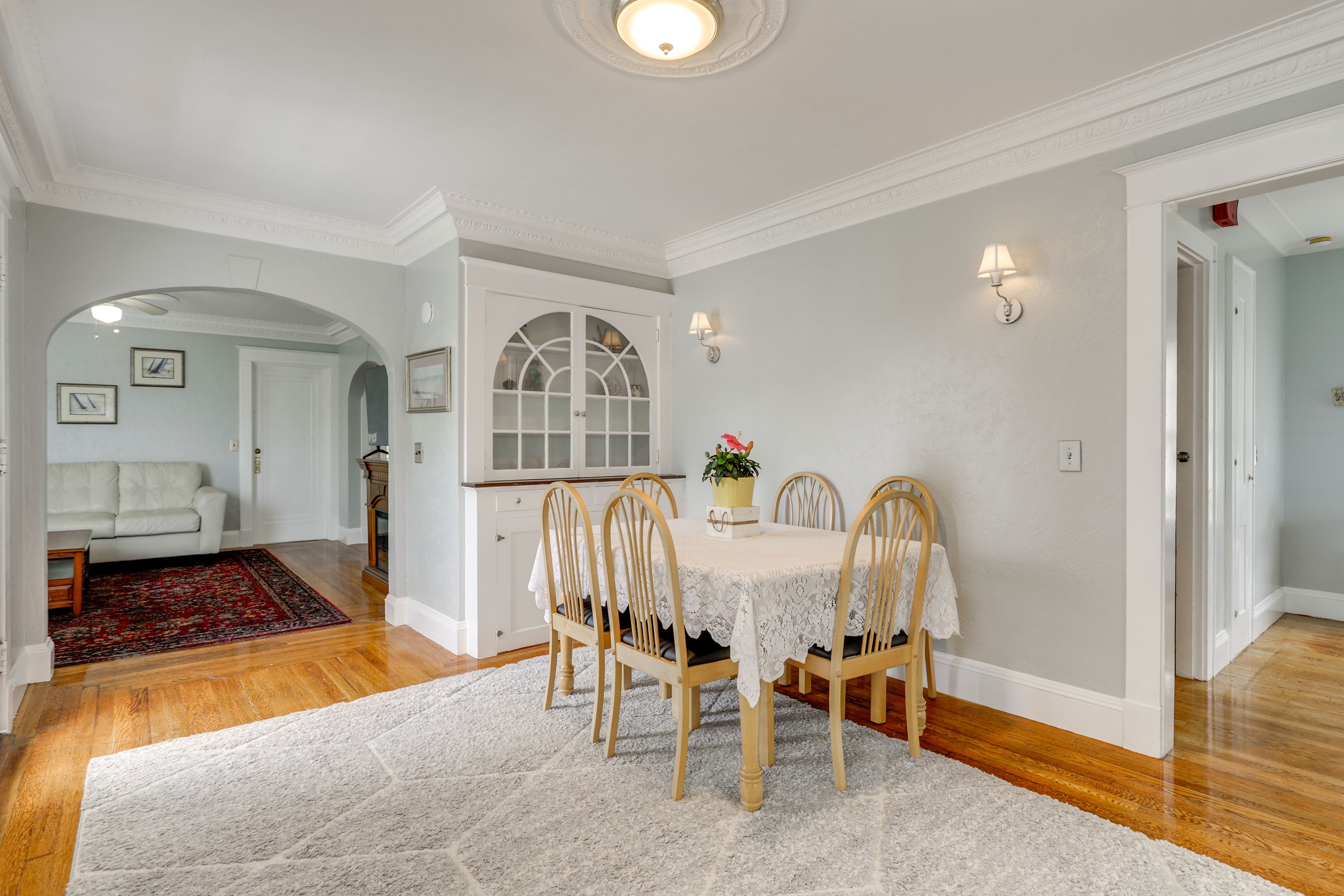Dining Table | Dishware/Flatware