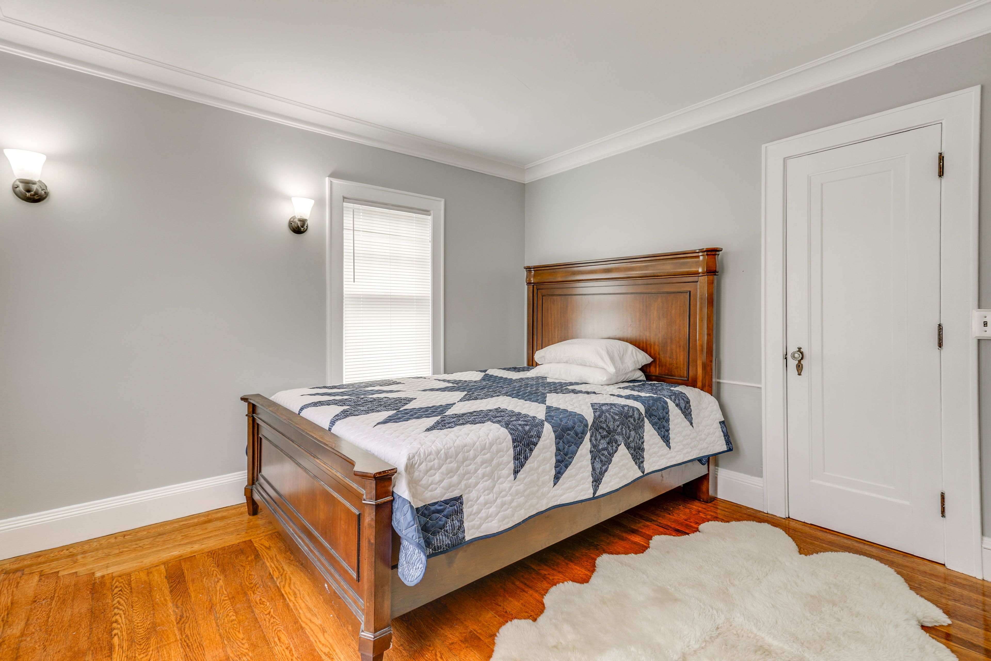 Bedroom 2 | Queen Bed