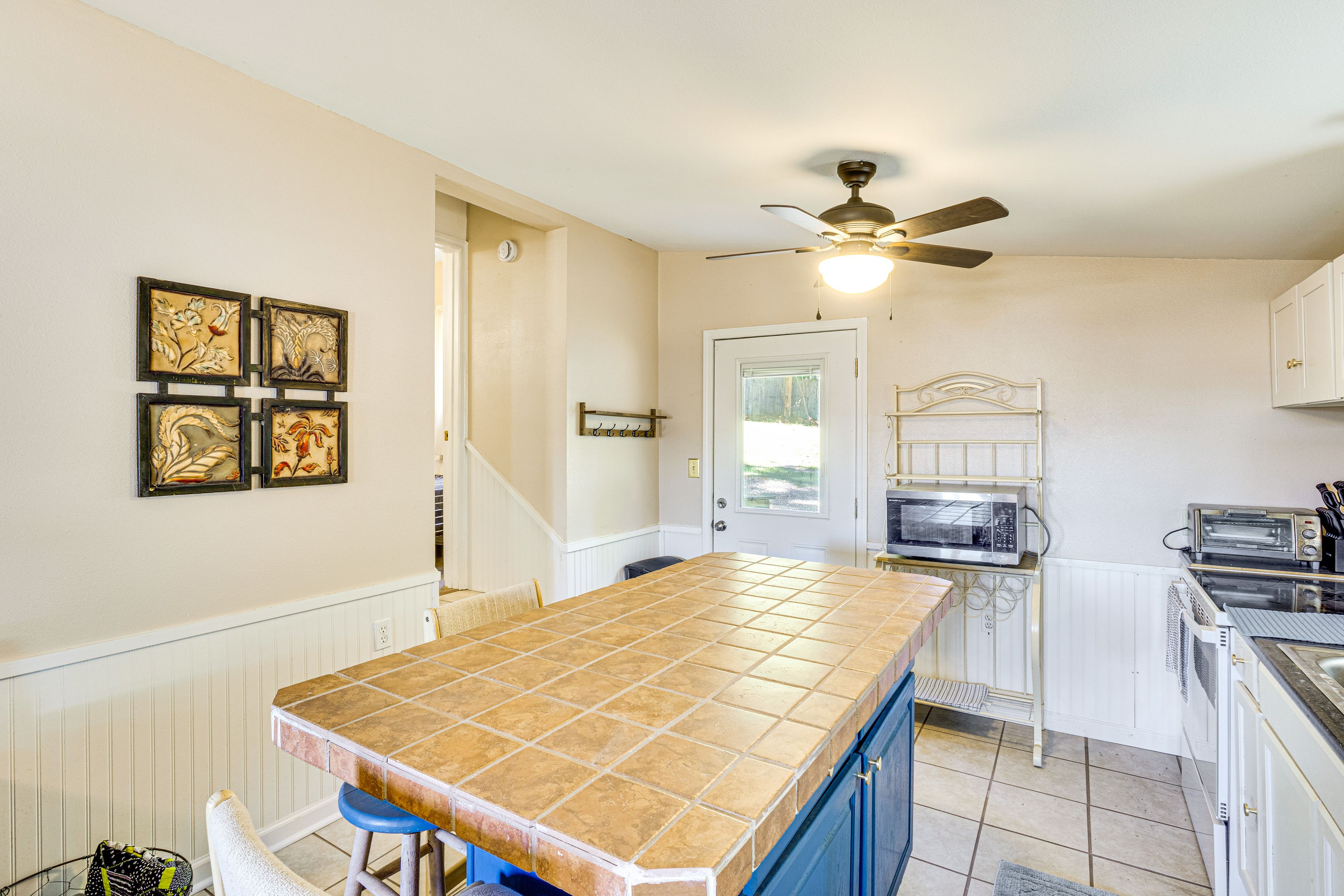 Kitchen | Keurig/Drip Coffee Maker | Blender | Toaster Oven | Cooking Basics