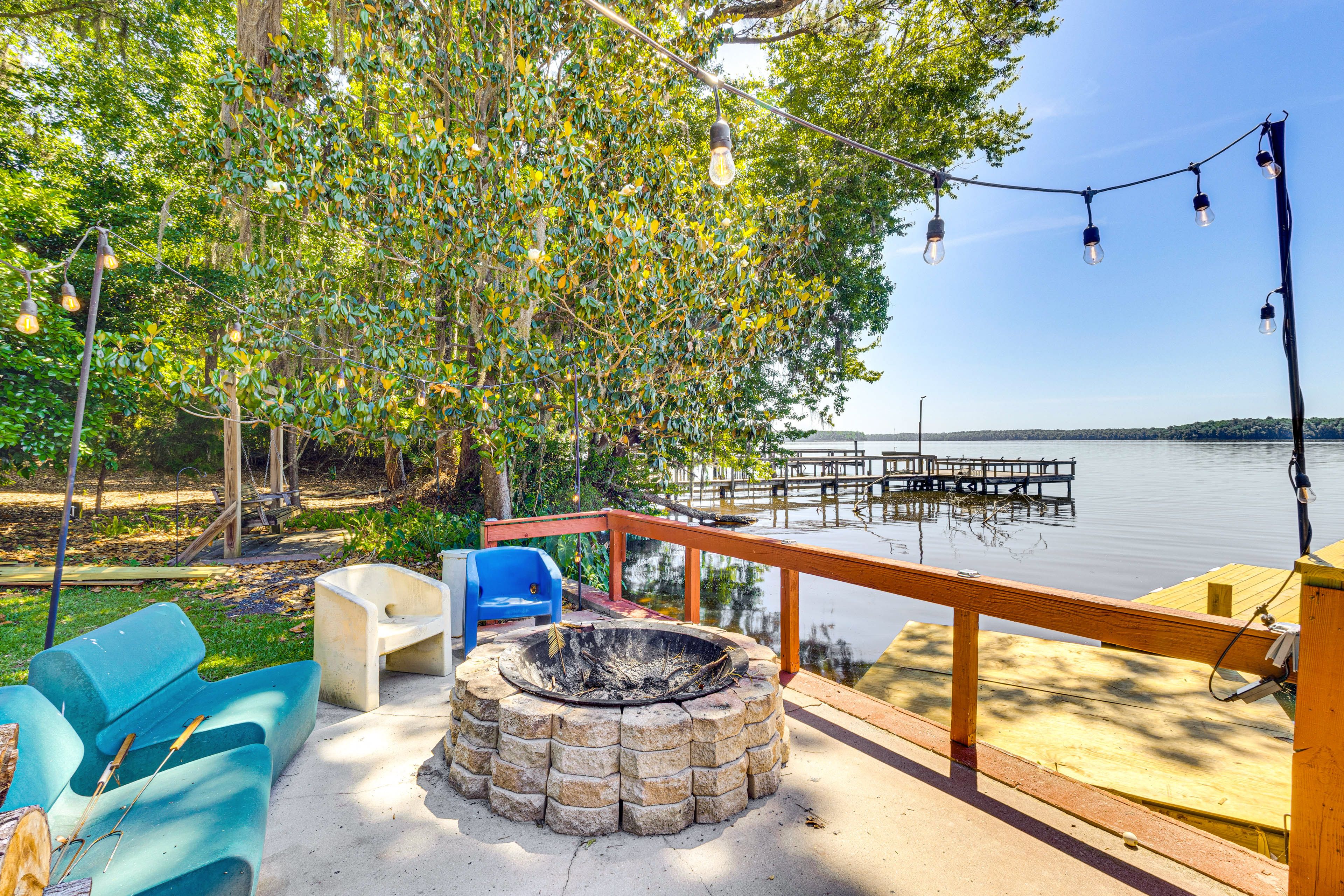 Shared Amenities | Fire Pit w/ Seating