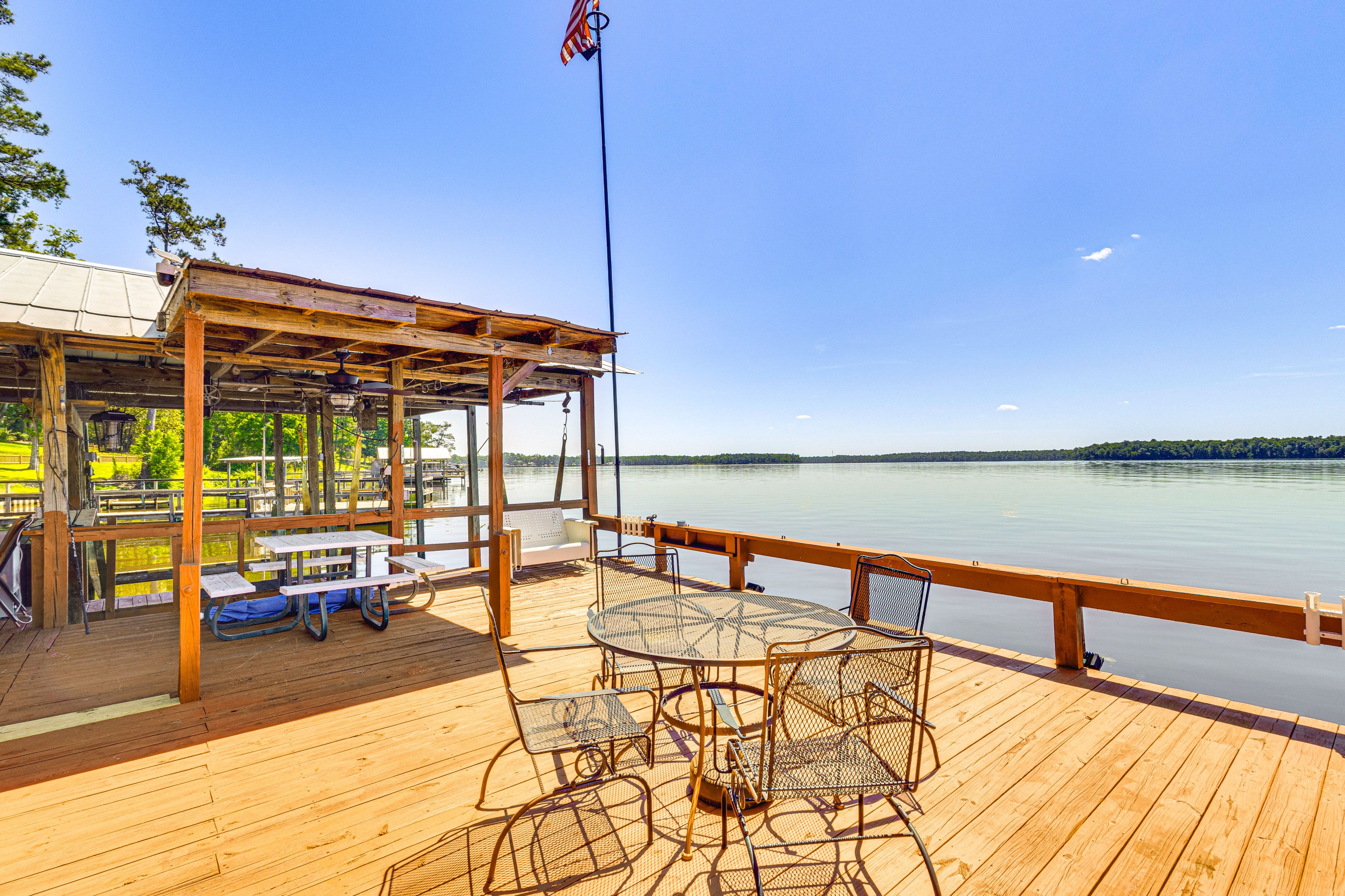 Quincy Vacation Rental | 2BR | 1BA | 800 Sq Ft | Stairs Required