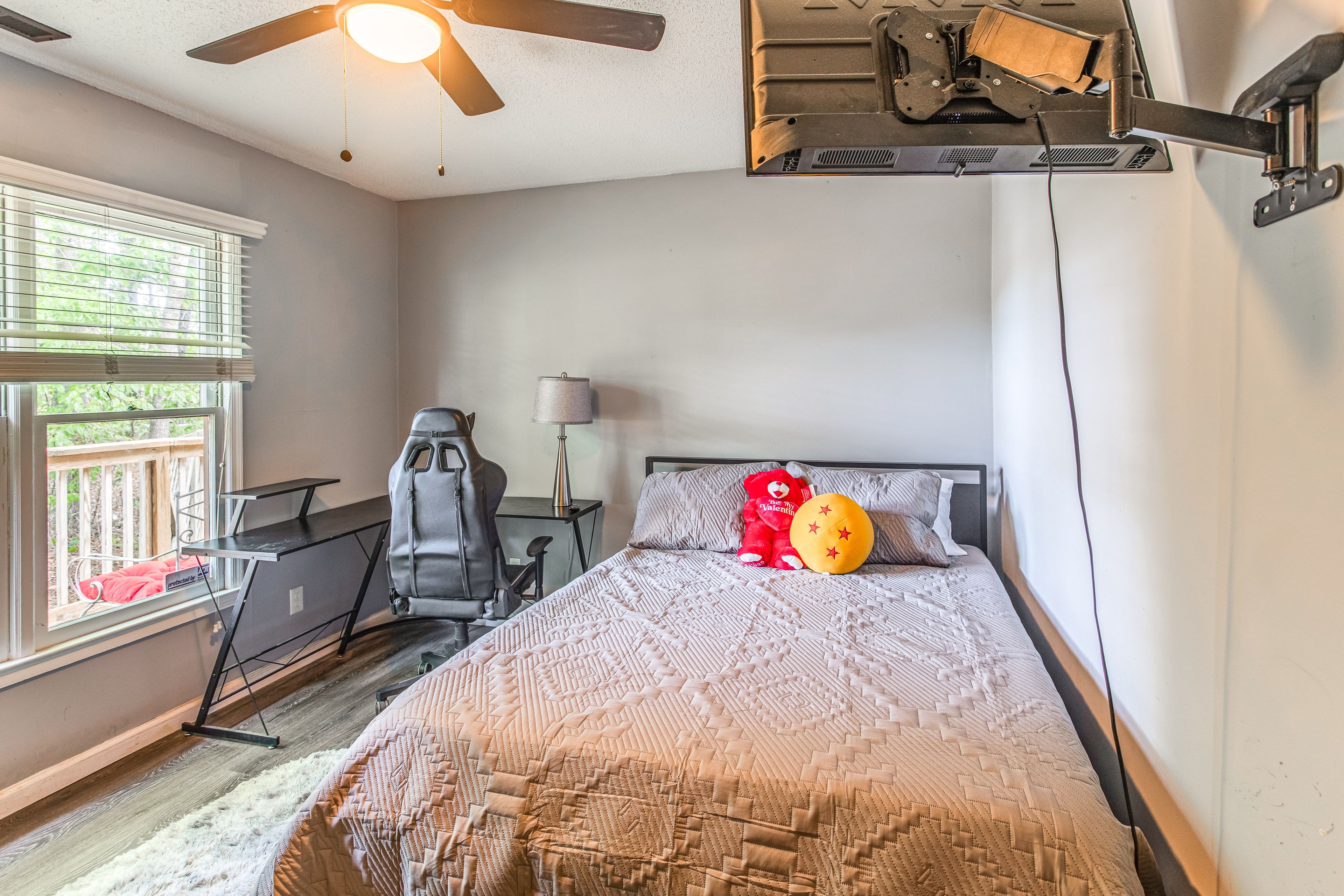 Bedroom 2 | Queen Bed | Laptop-Friendly Workspace