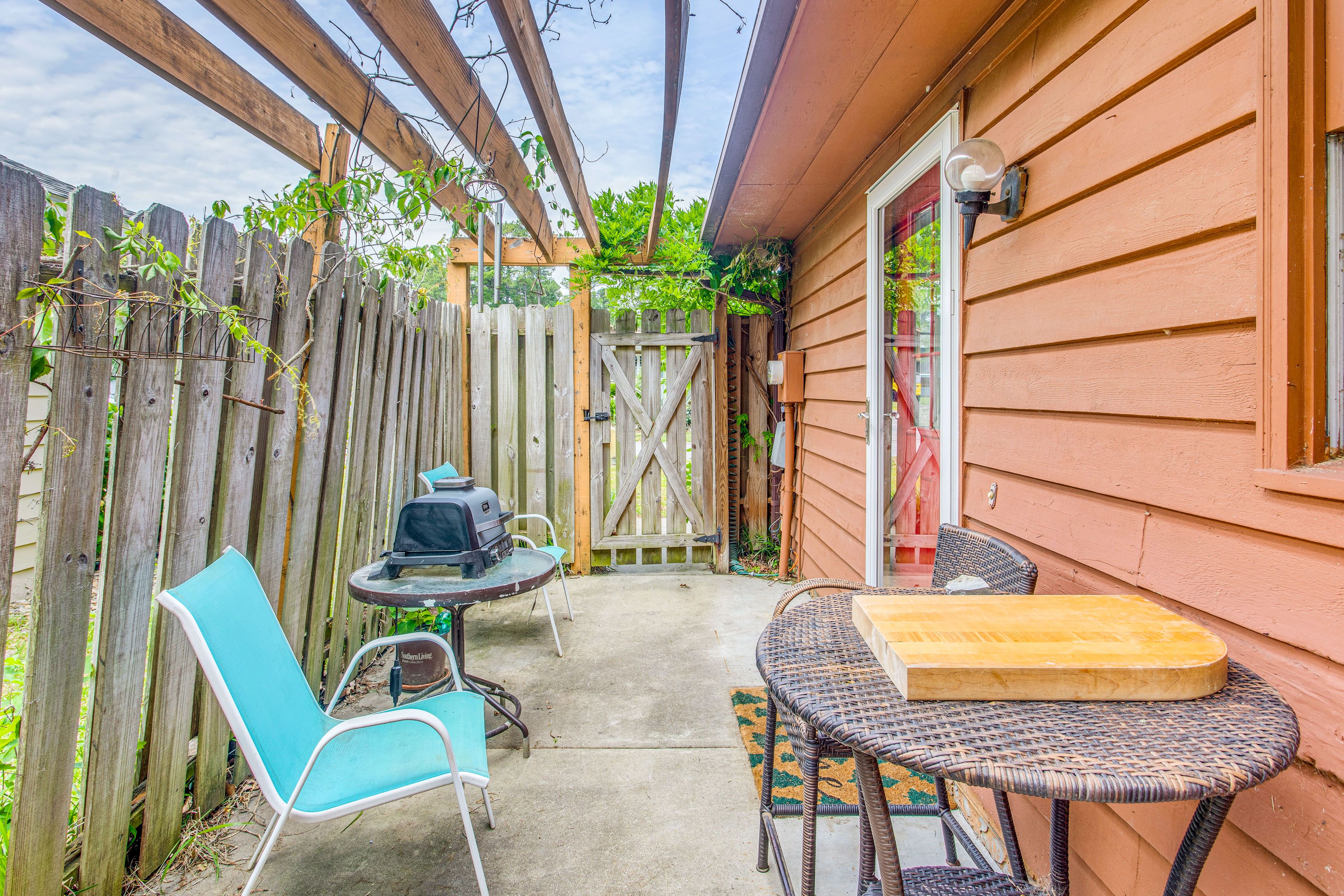 Patio | Portable Grill | Outdoor Dining Area