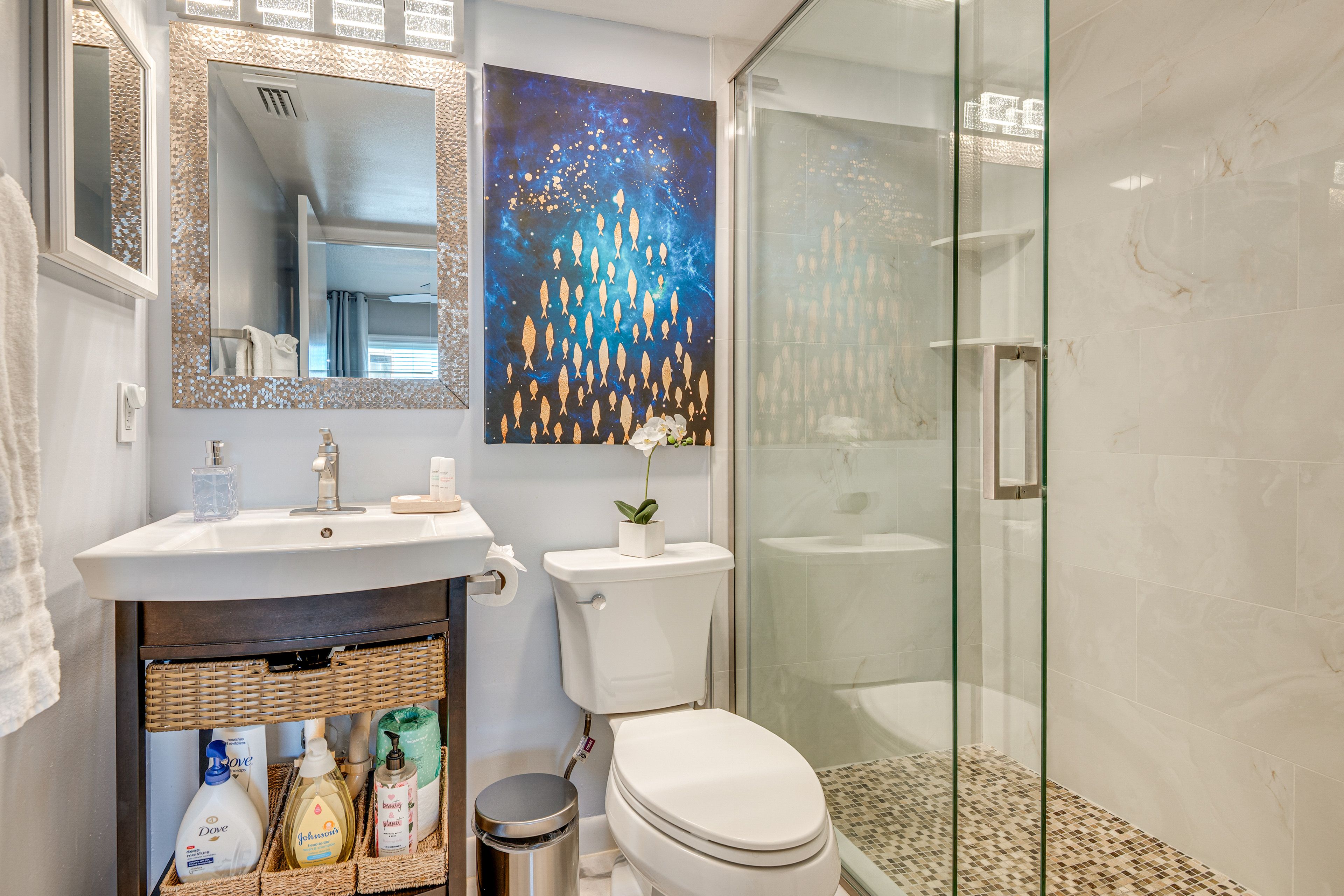 Full Bathroom | Towels Provided