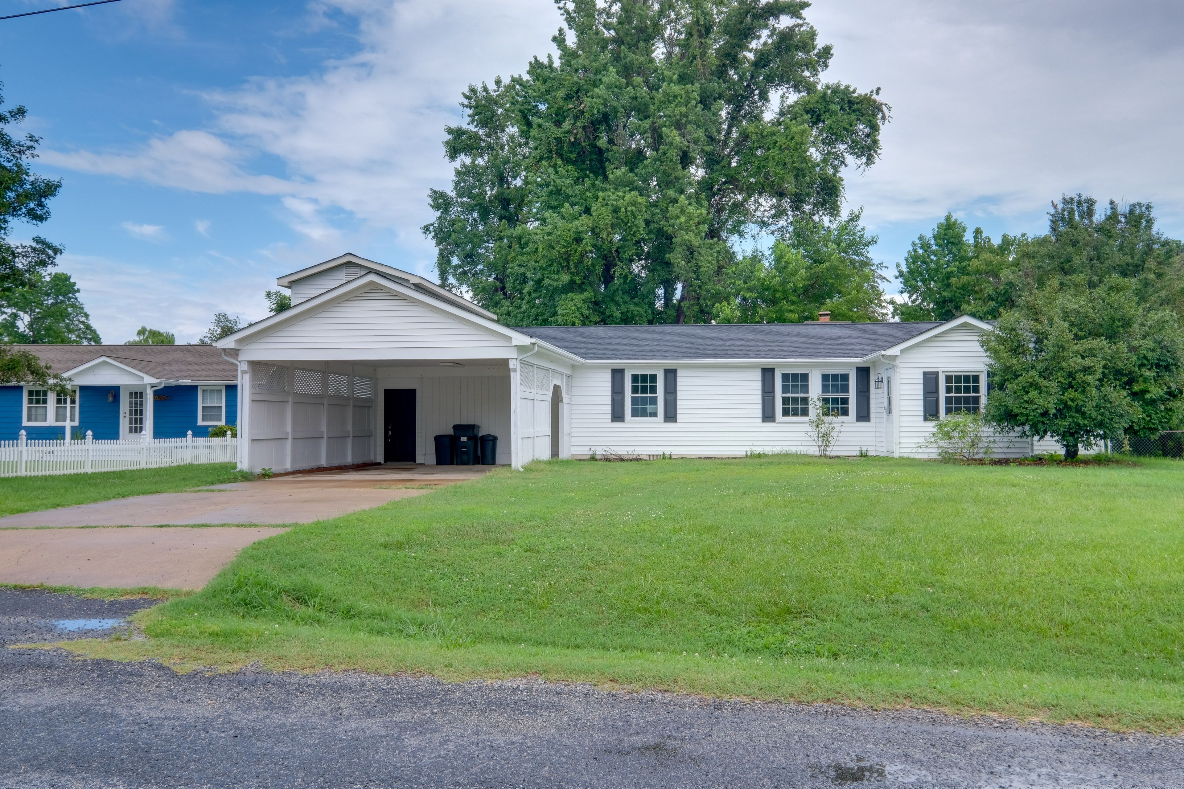 Parking | Shared Carport (1 Vehicle) | Shared Driveway (2 Vehicles)