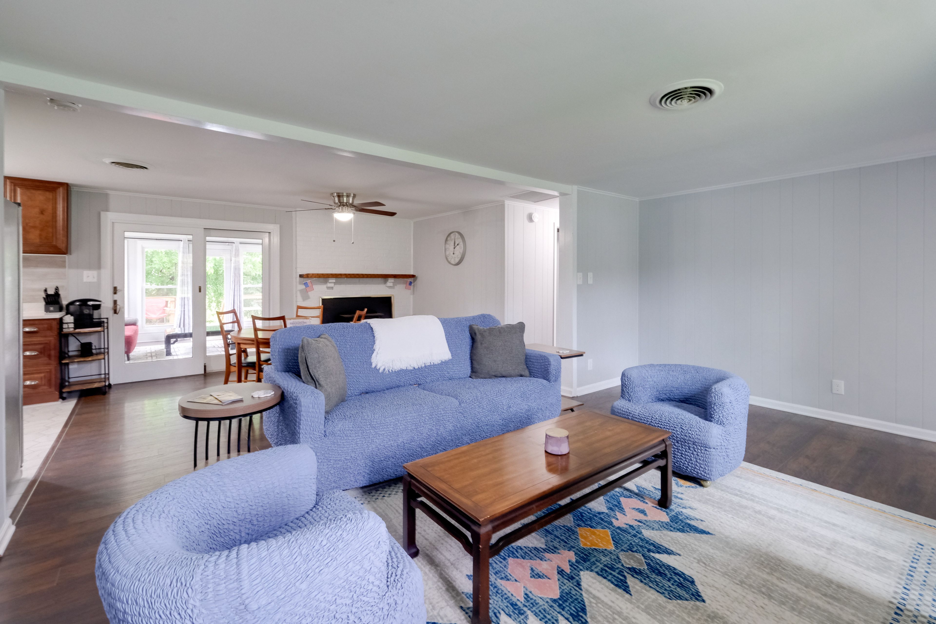 Living Room | Smart TV | Free WiFi