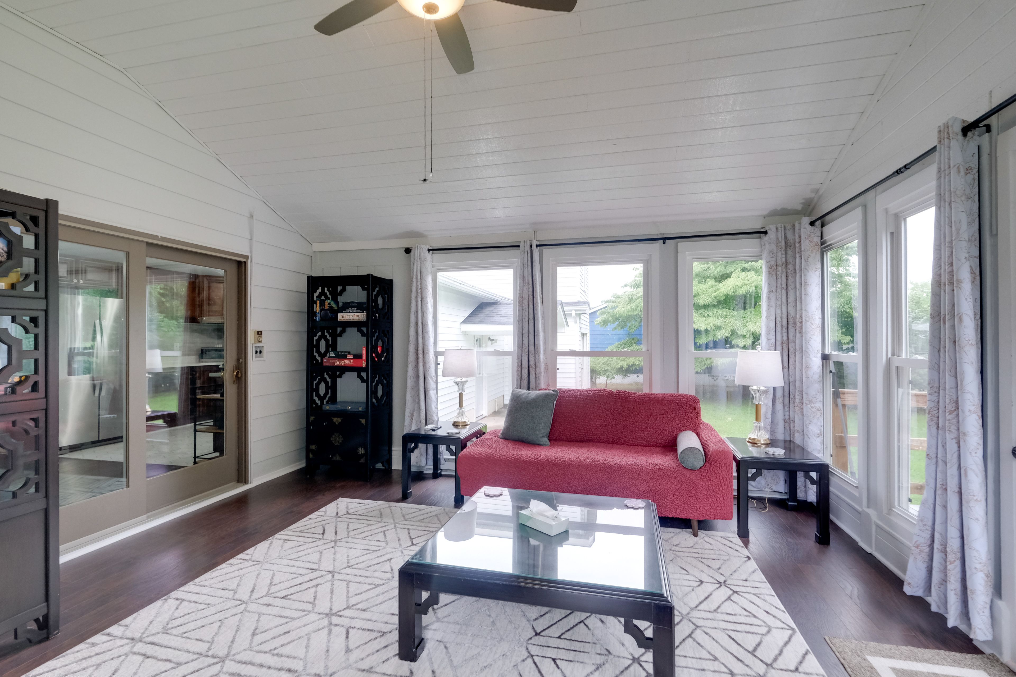Sunroom | Board Games | Smart TV