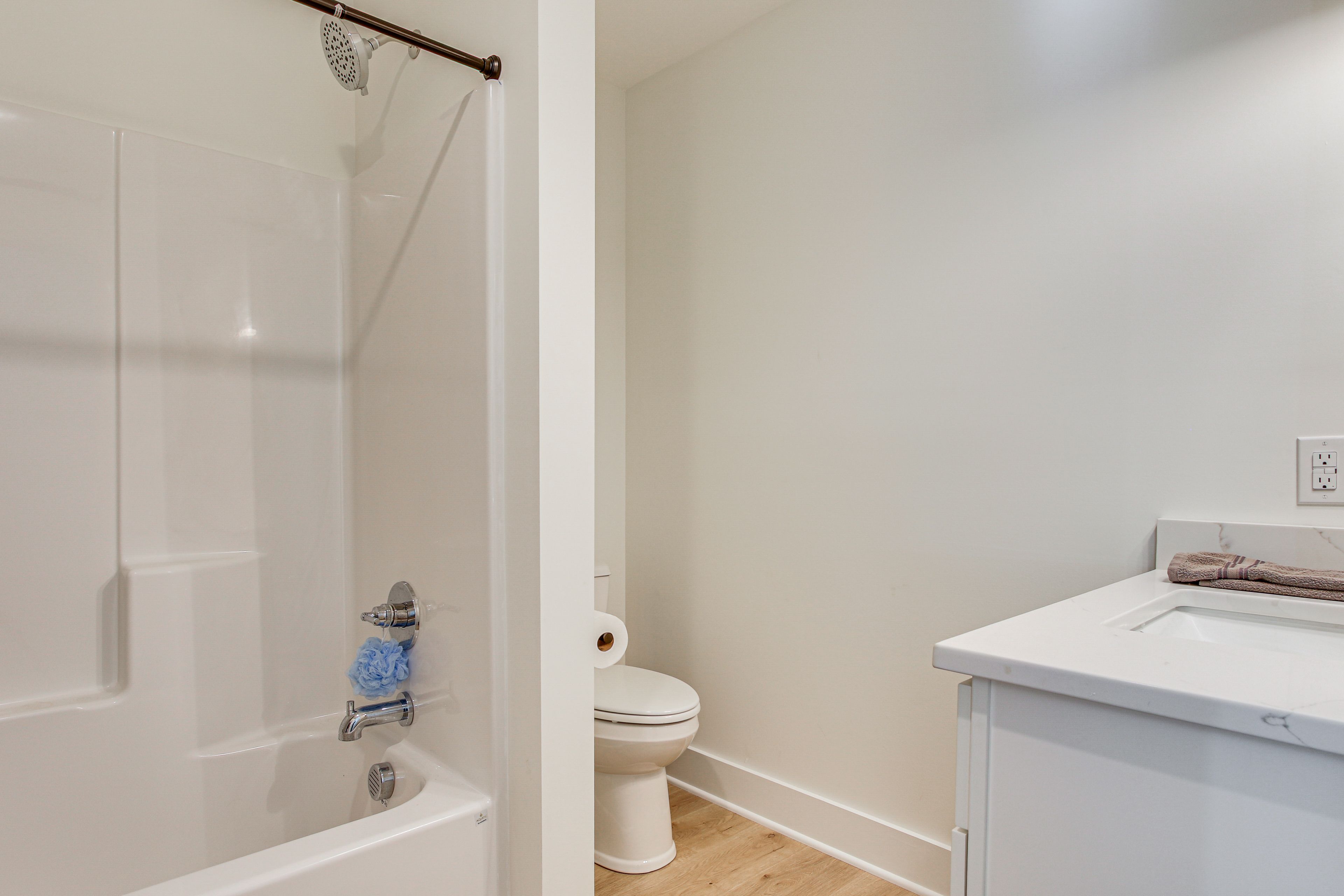 Full Bath | 2nd Floor