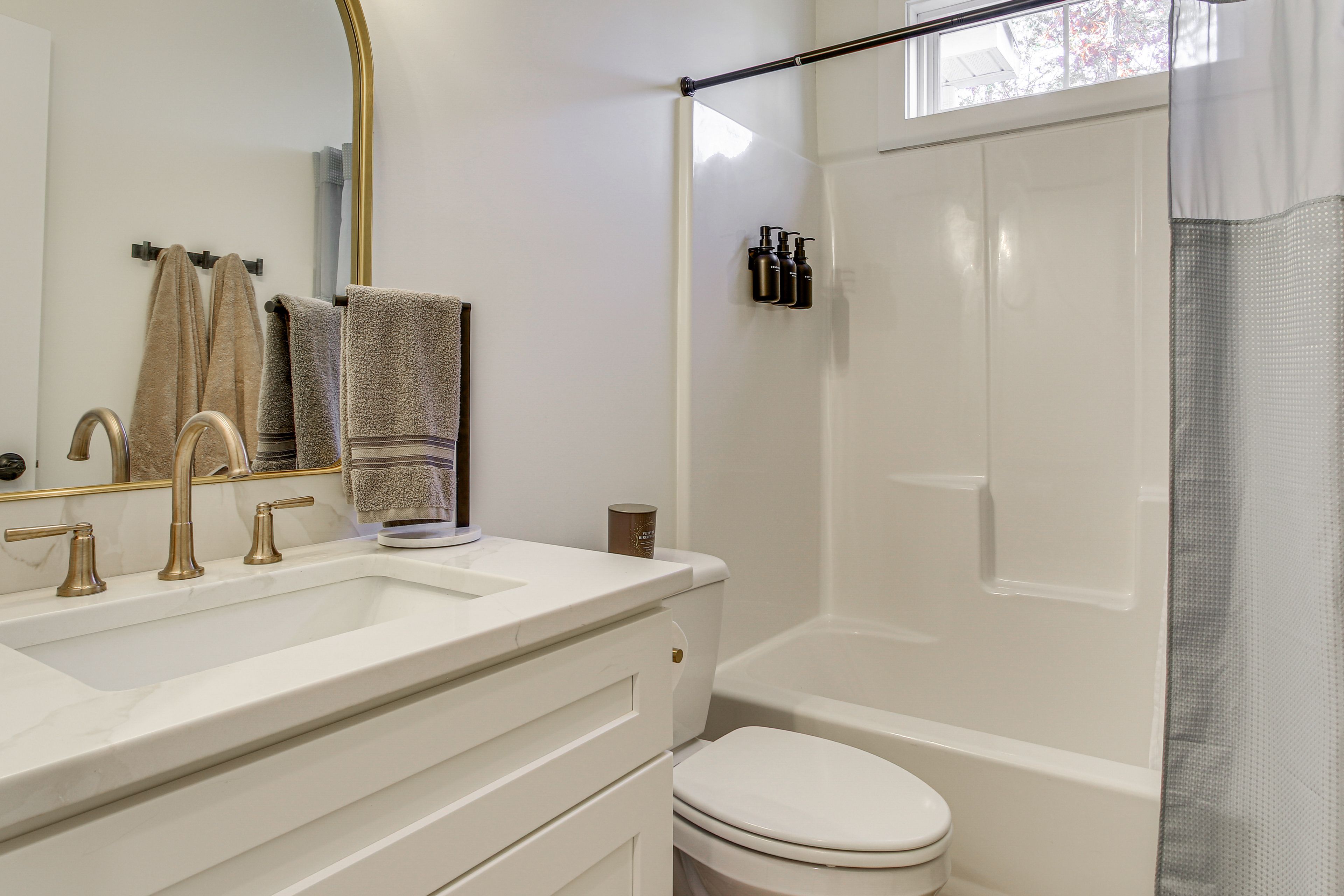 Full Bath | 1st Floor