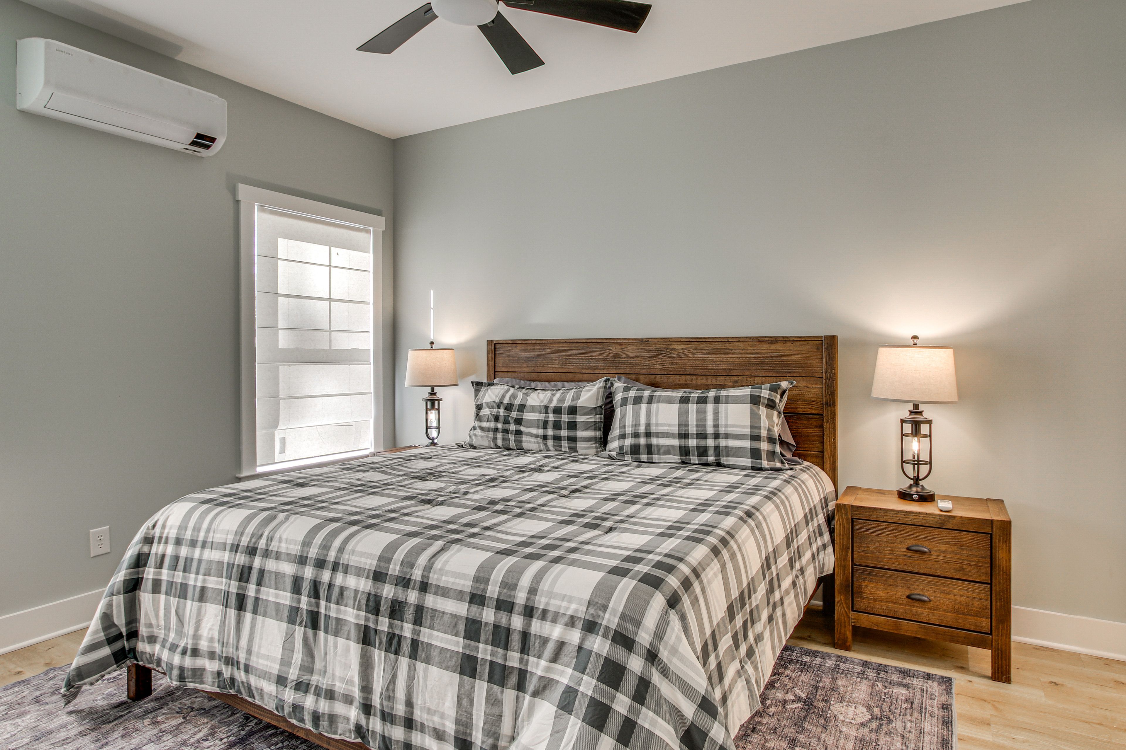 Bedroom 1 | King Bed | Linens | 1st Floor