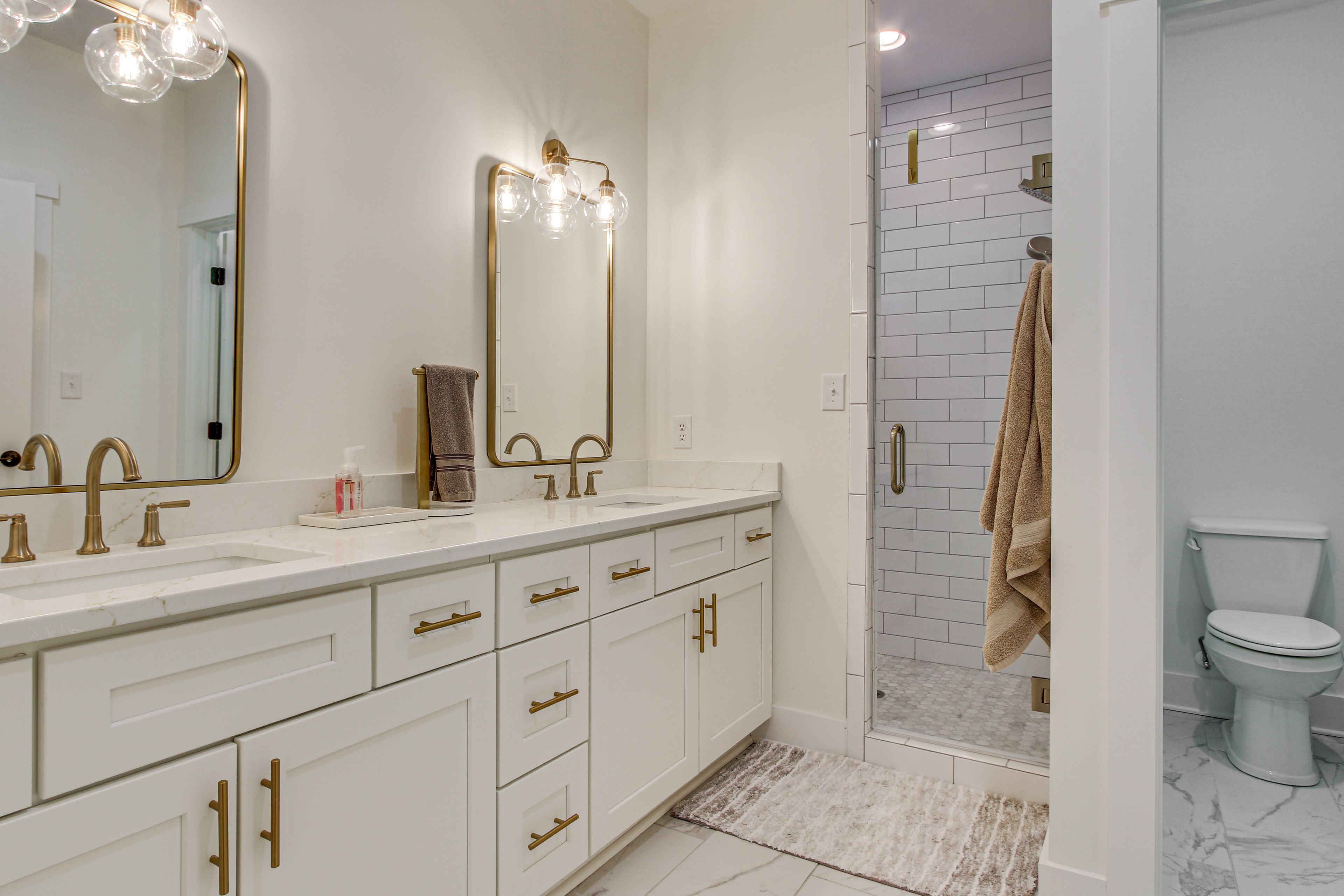 Full Bath | Towels | Hair Dryer | 1st Floor