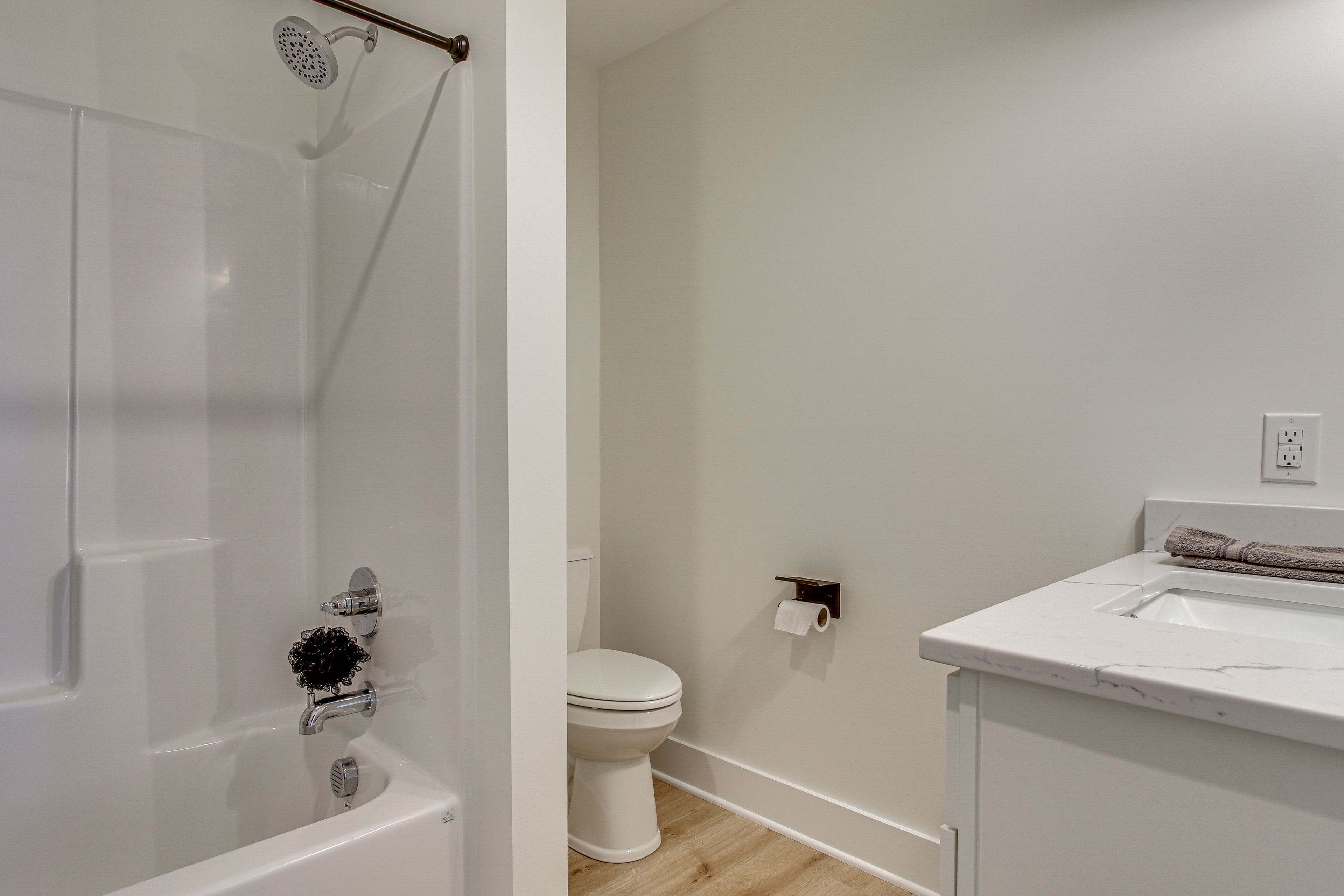 Full Bath | 2nd Floor