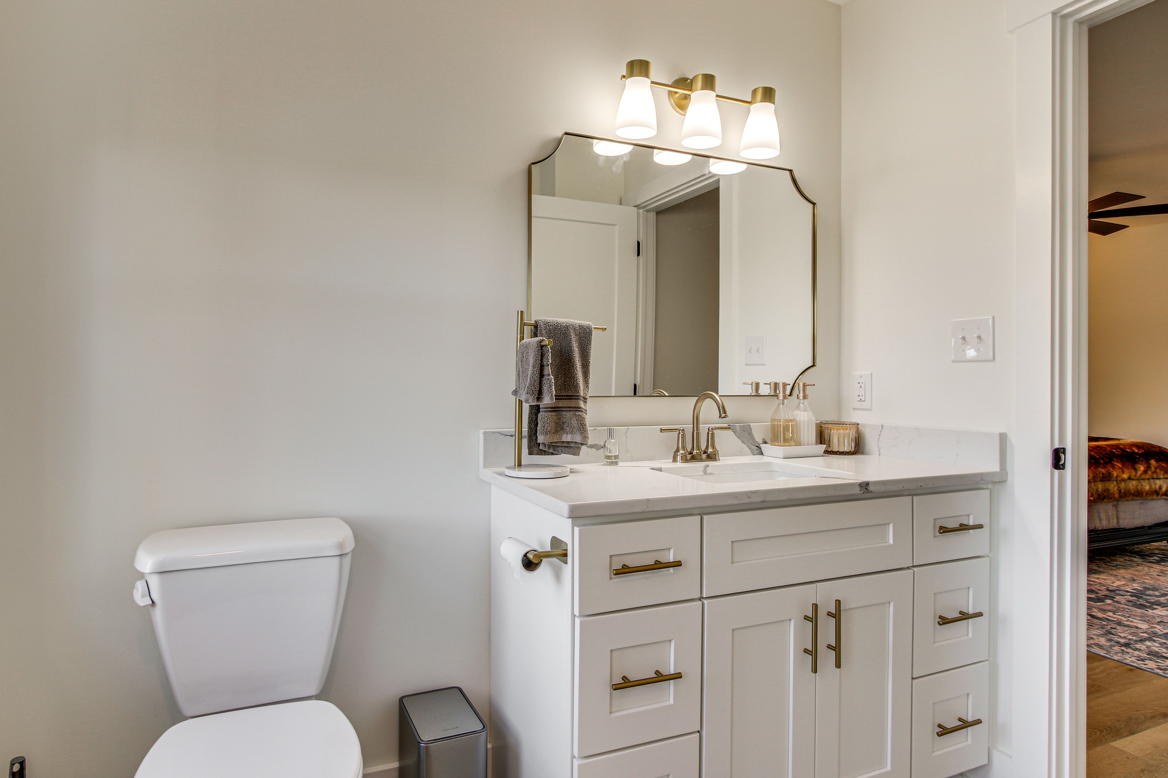 Full Bath | 2nd Floor