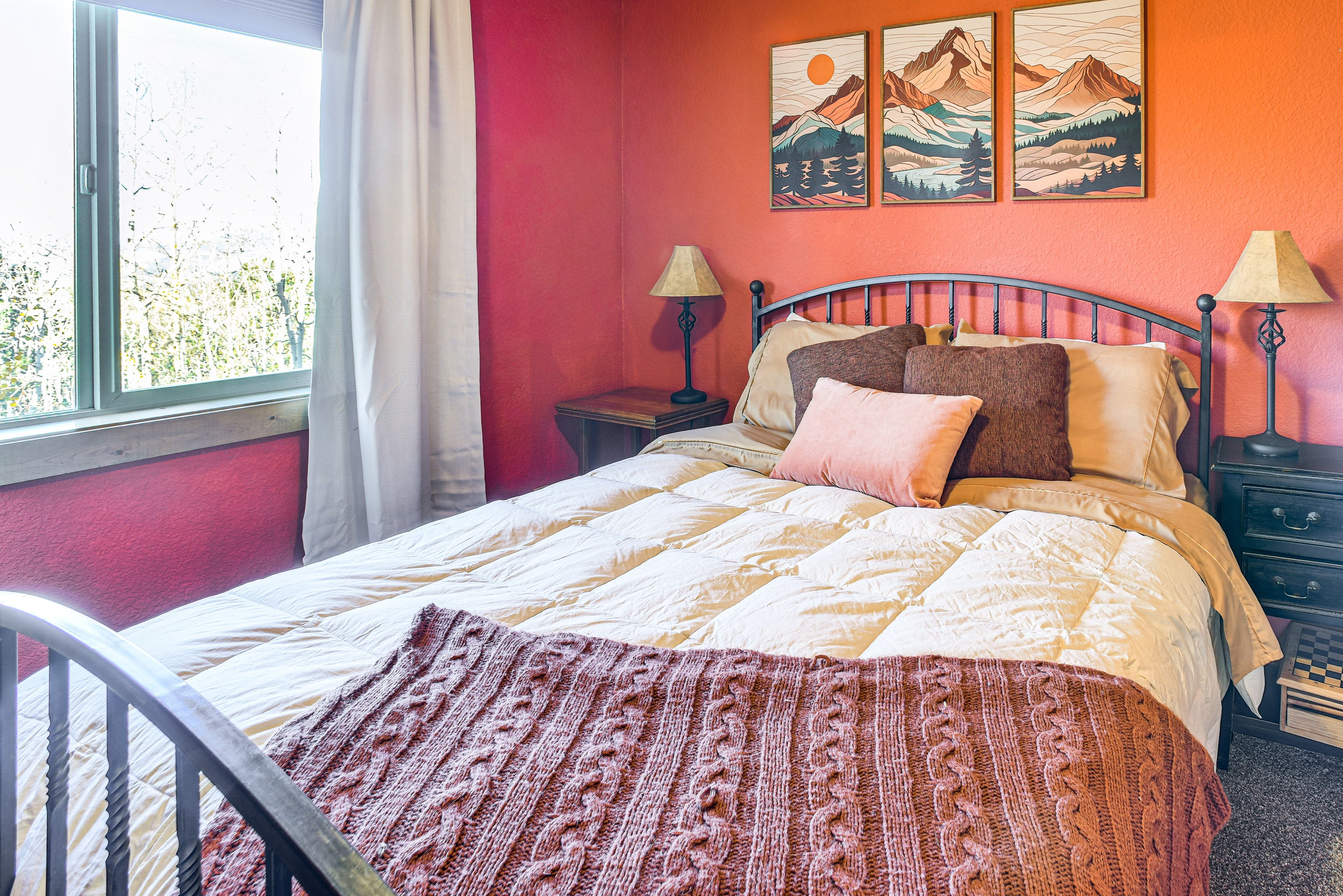 Bedroom 1 | Queen Bed | Main Level