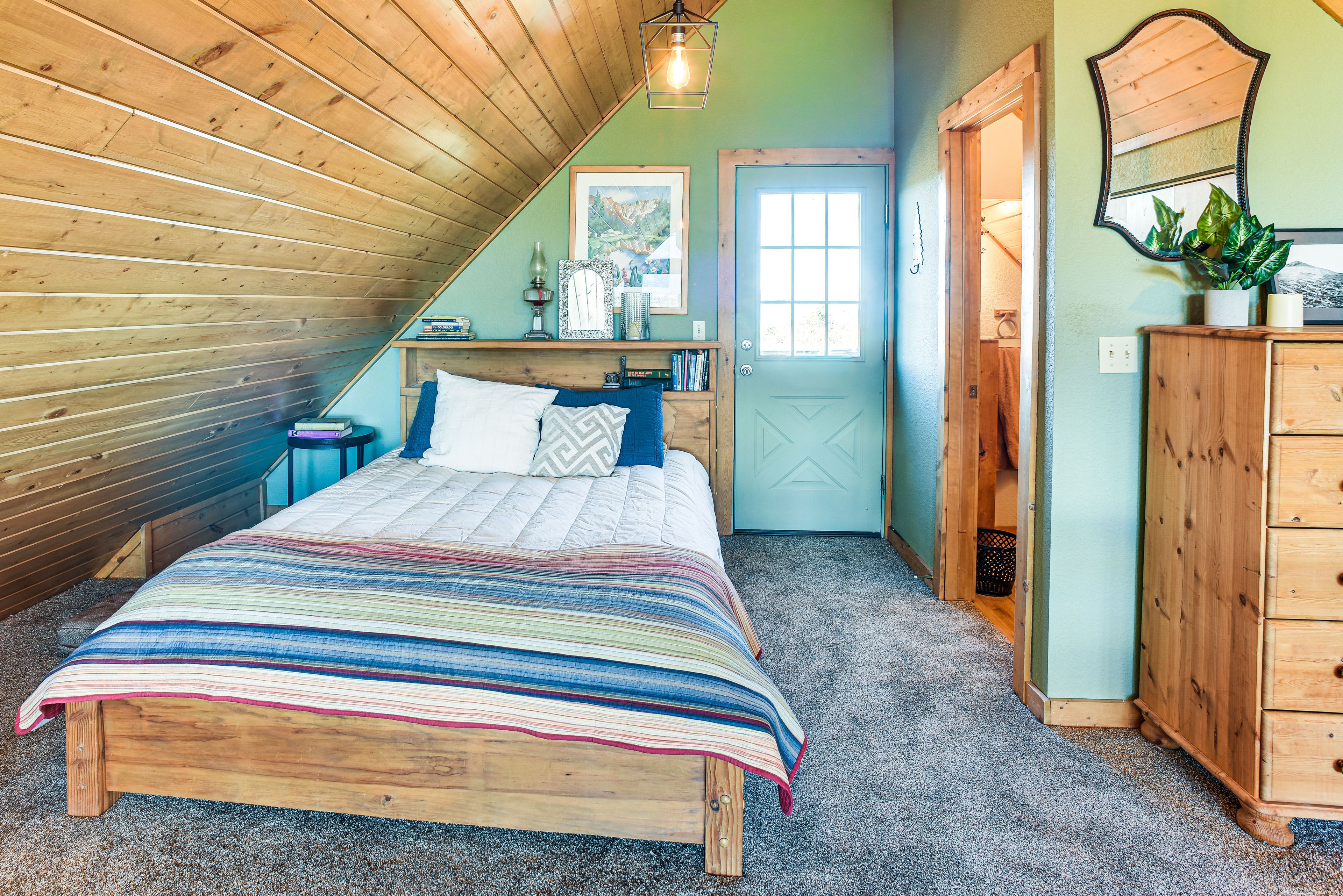 Loft | Full Bed | Telescope | Upper Level