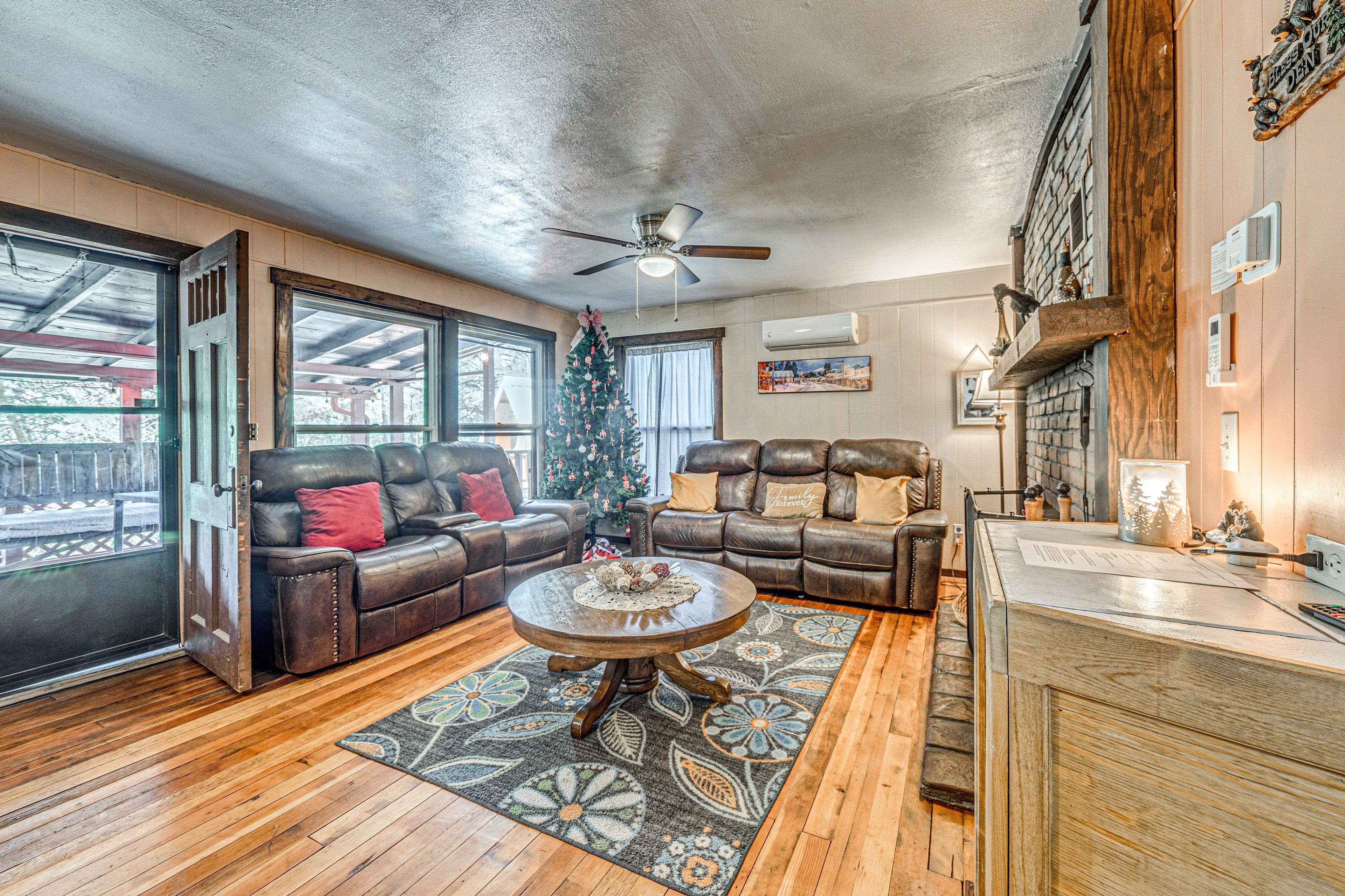 Living Room | 1st Floor | Smart TV | Free WiFi