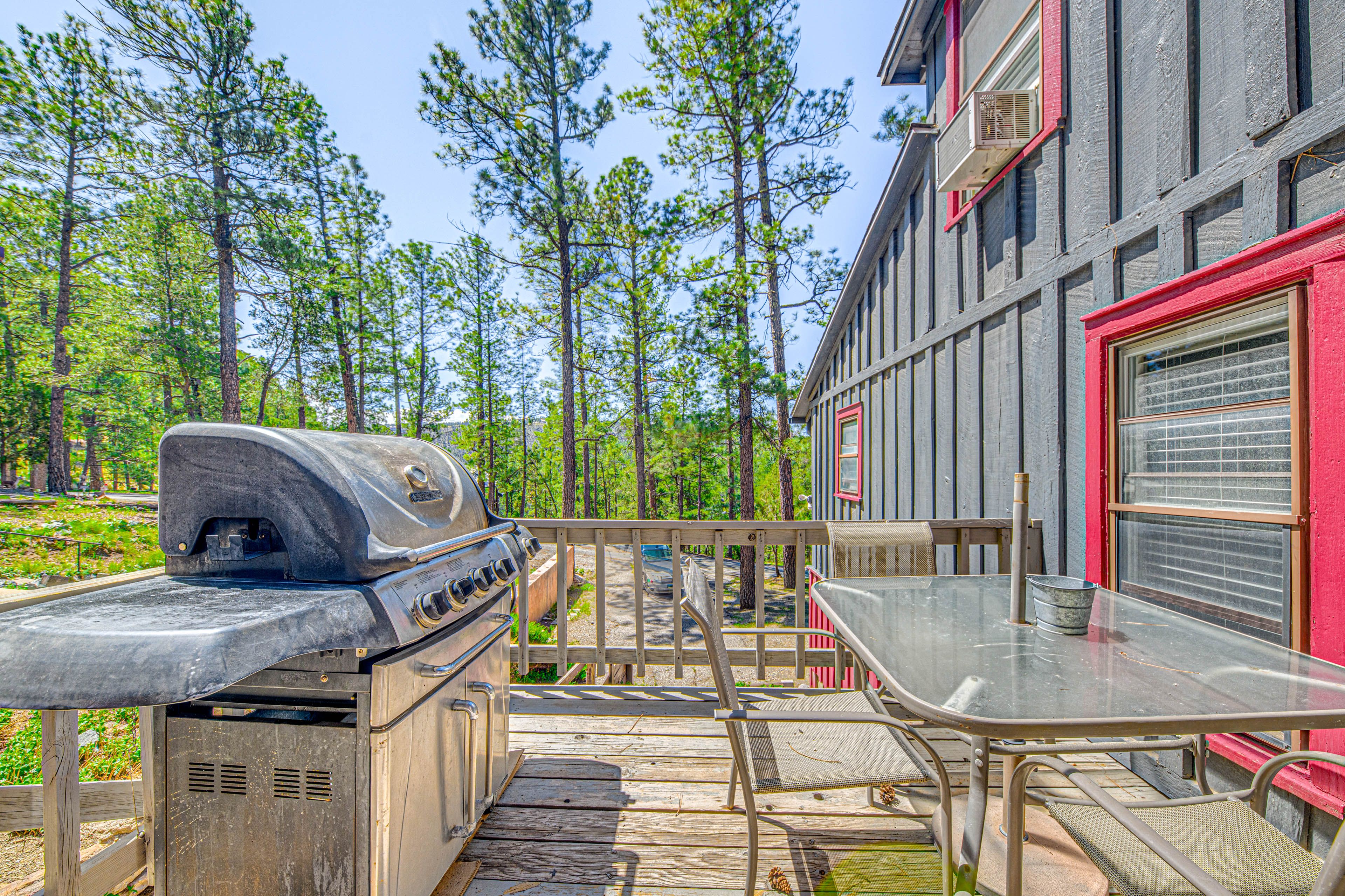 Side Deck | Forest & Mountain Views | 2 Mi to Grindstone Lake