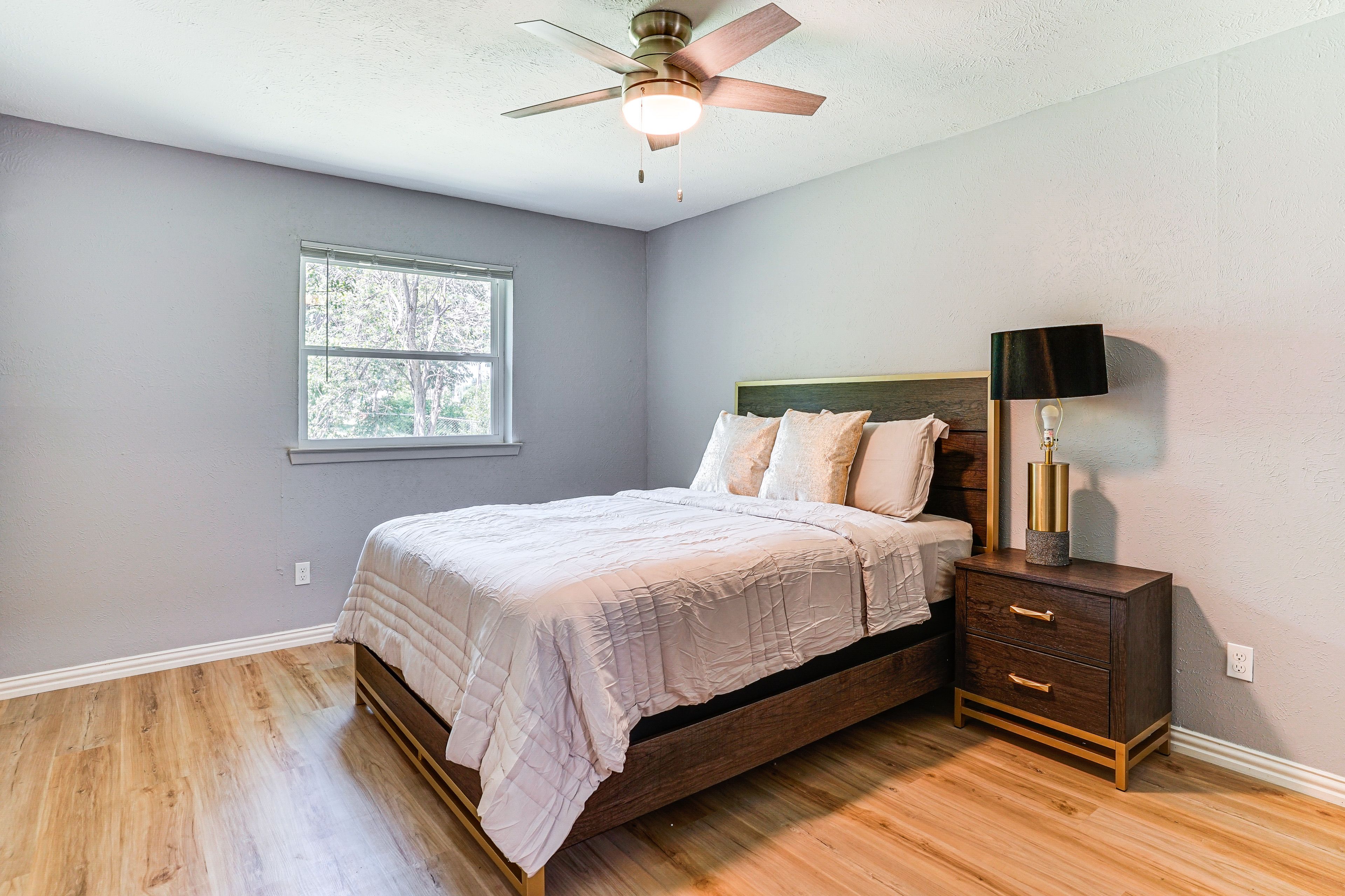 Bedroom 1 | Queen Bed