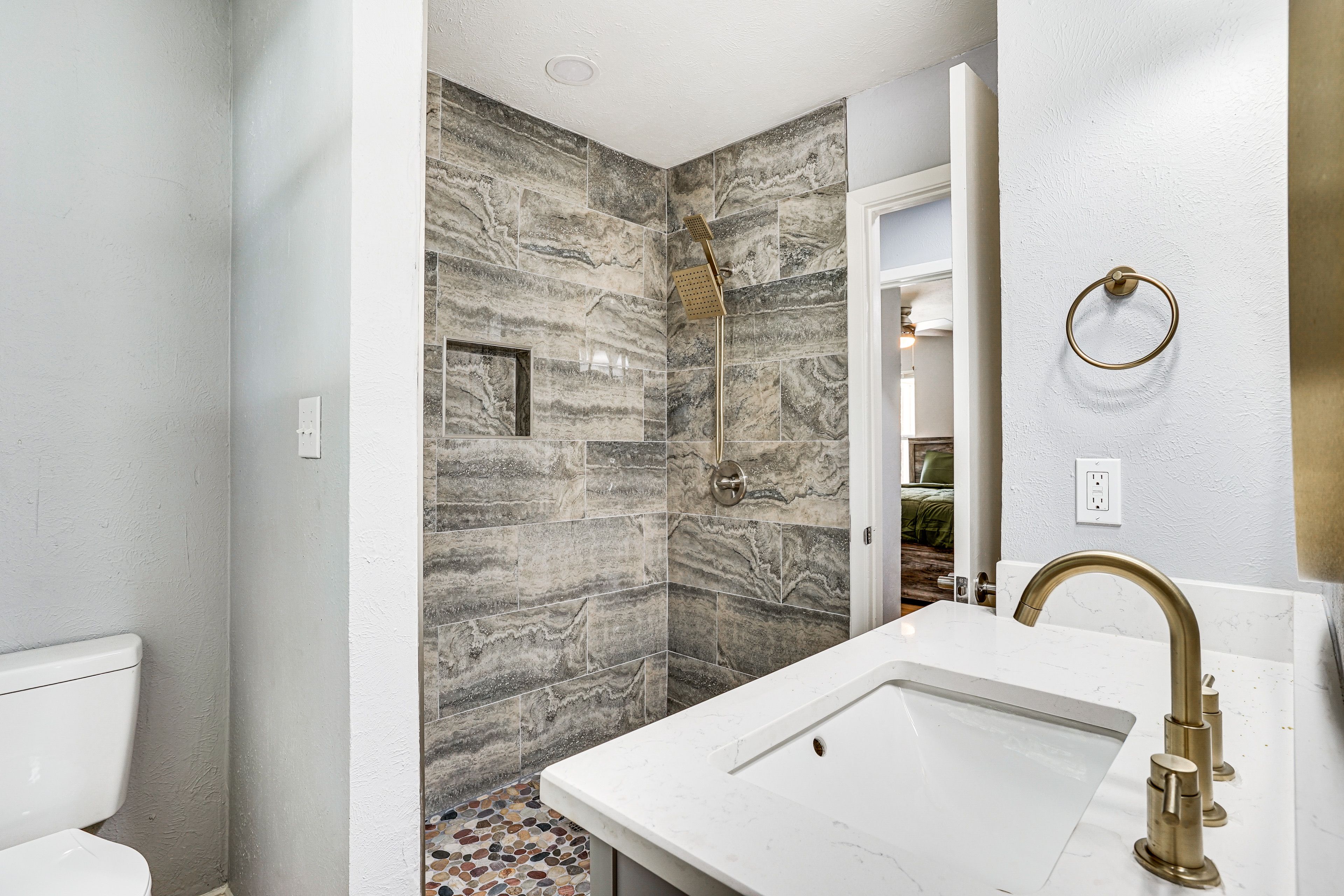 Bathroom | Towels Provided