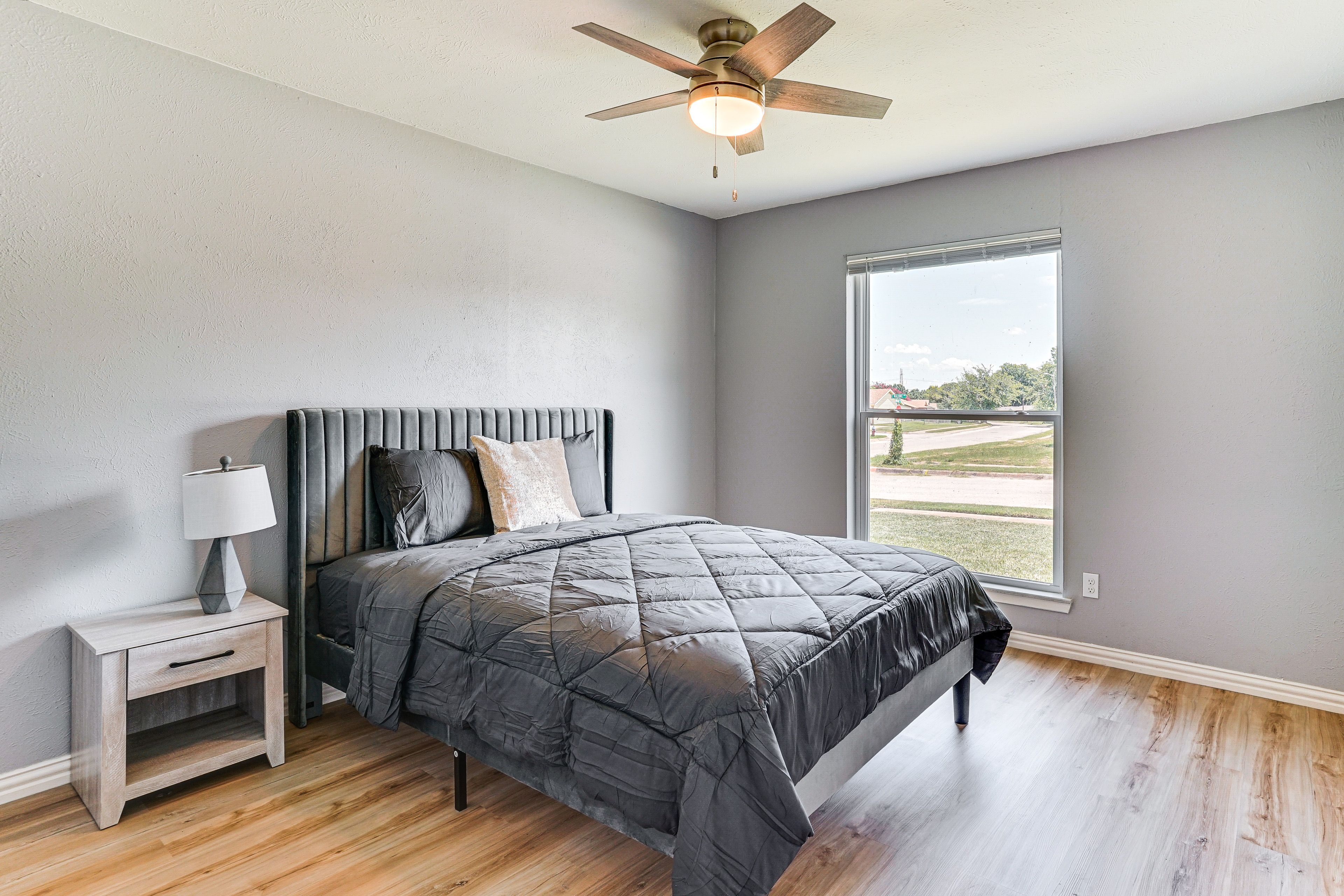 Bedroom 2 | Queen Bed